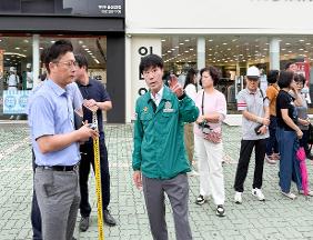 백현조 산업건설위원장, 스마트 버스 정류장 설치 관련 현장 목소리 청취