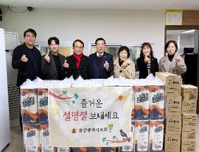 이장걸 행정자치위원장·안수일·권순용 의원, 설맞이 위문품 전달