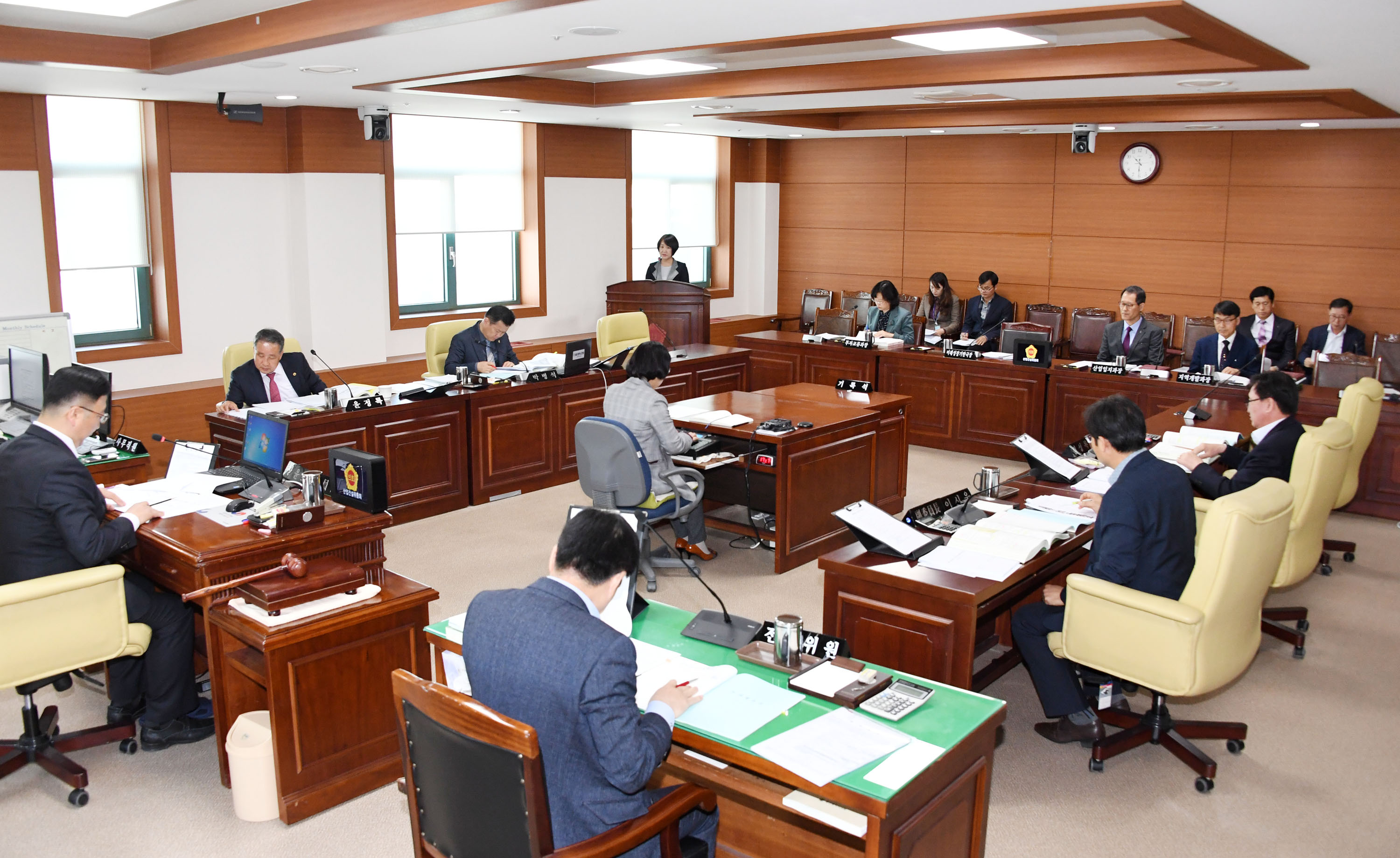  산업건설위원회 제203회 임시회 기간 중 미래성장기반국, 도시창조국 소관 제1회 추경예산안 심사1