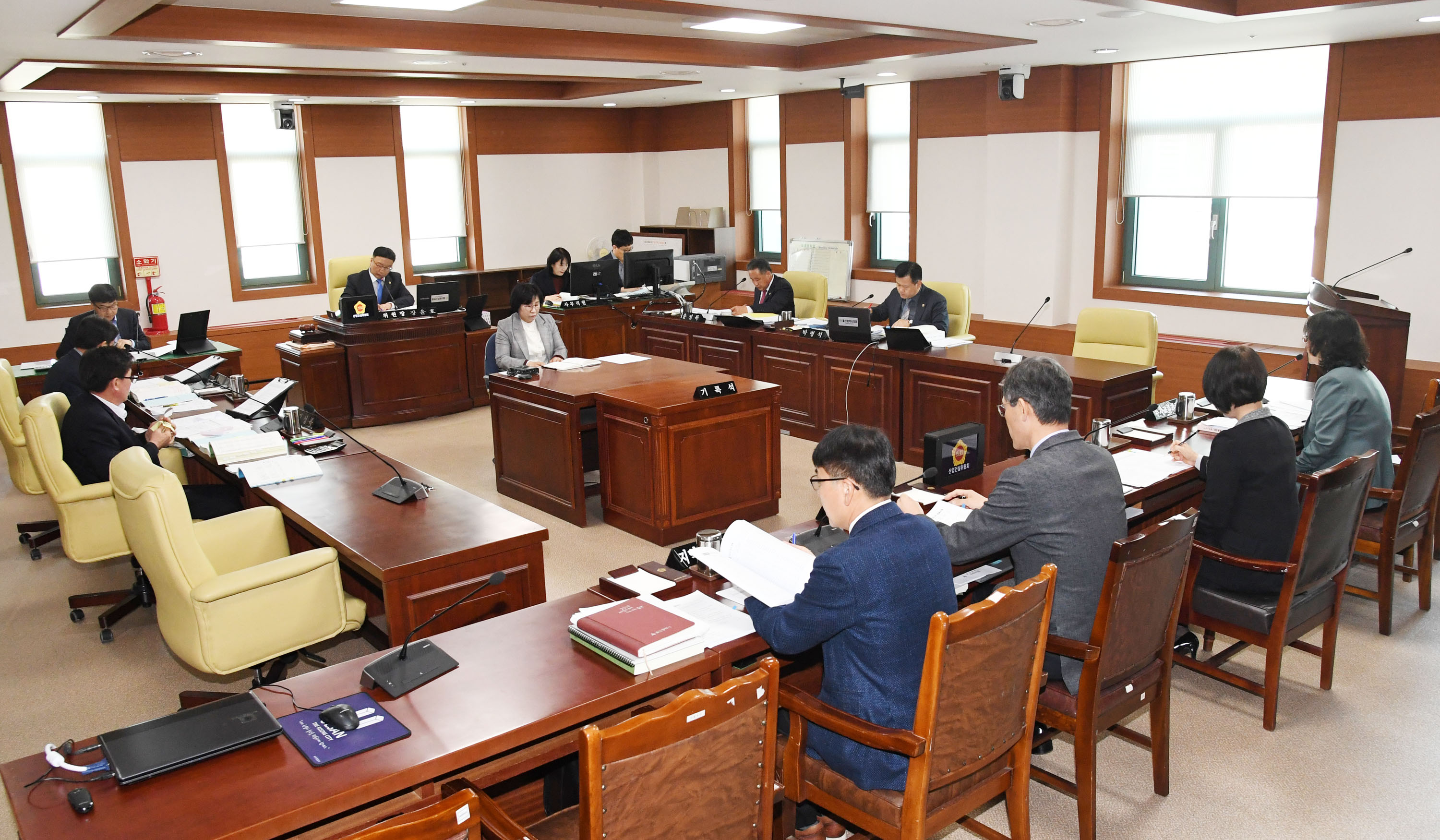 산업건설위원회 제203회 임시회 기간 중 미래성장기반국, 도시창조국 소관 제1회 추경예산안 심사2