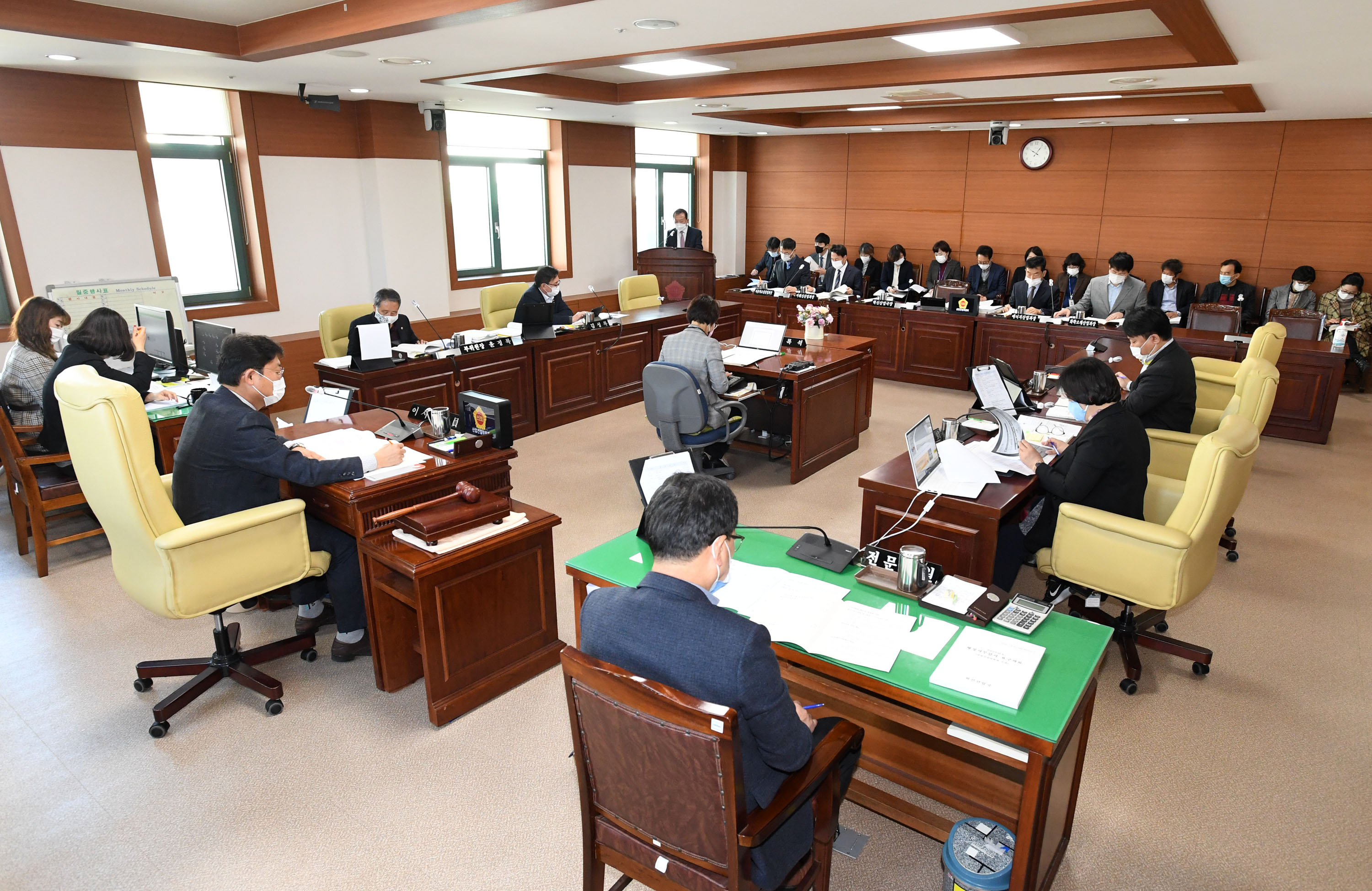 산업건설위원회는 제218회 정례회 기간중 혁신산업국 소관 2020년도 행정사무감사 실시2