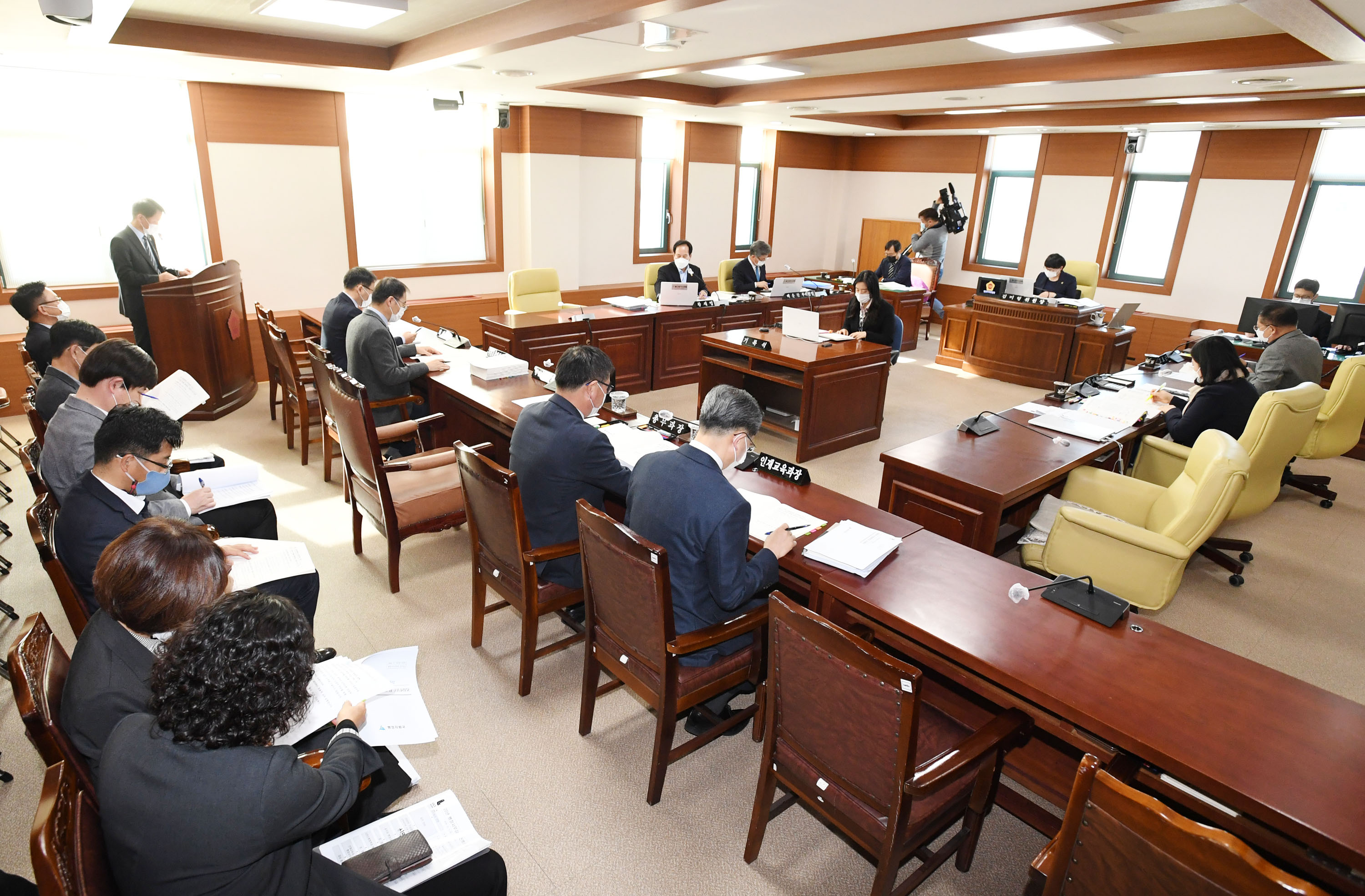  시의회 행정자치위원회 제218회 임시회 기간중  소관 2020년도 행정사무감1