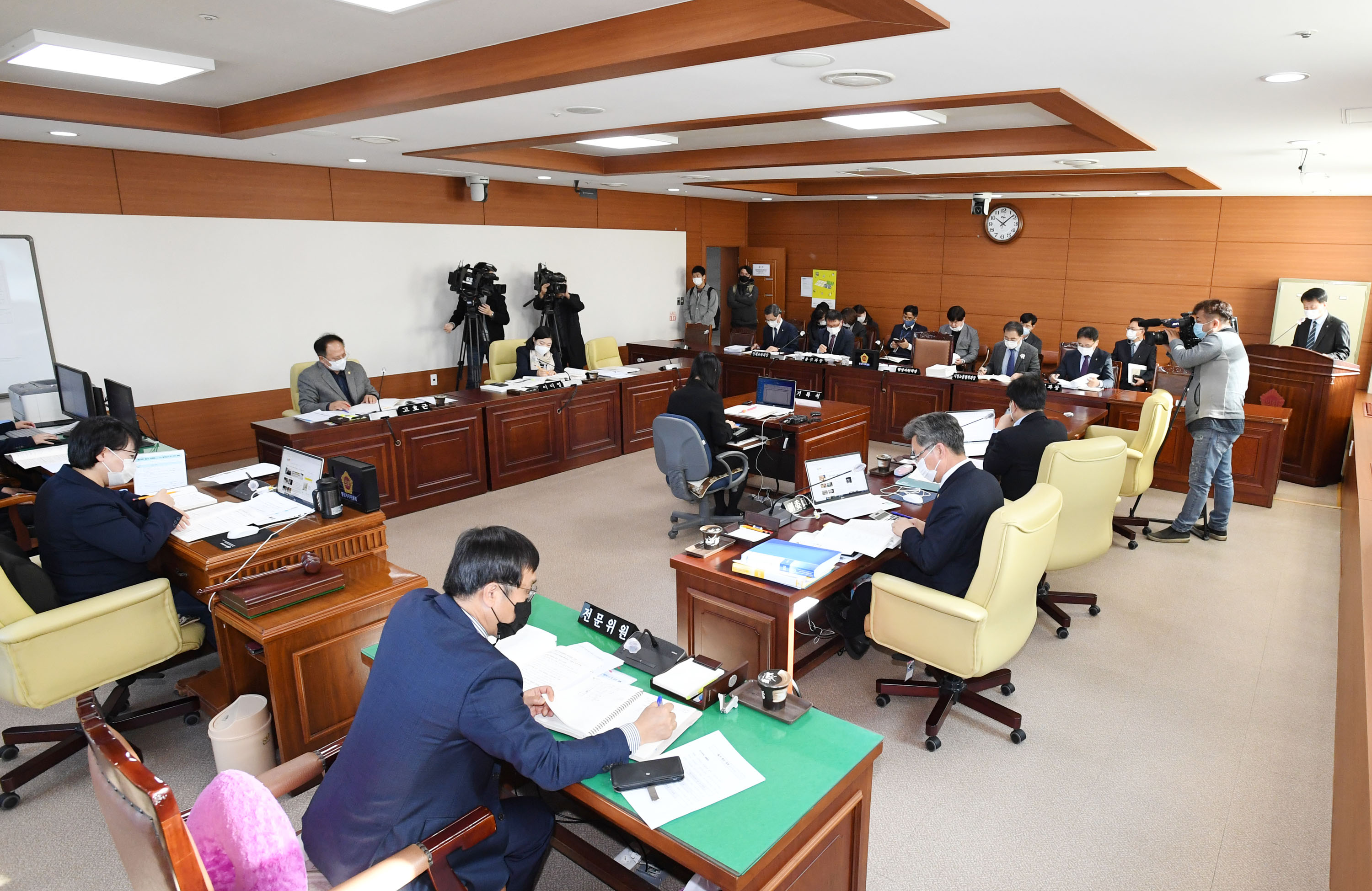  시의회 행정자치위원회 제218회 임시회 기간중  소관 2020년도 행정사무감3