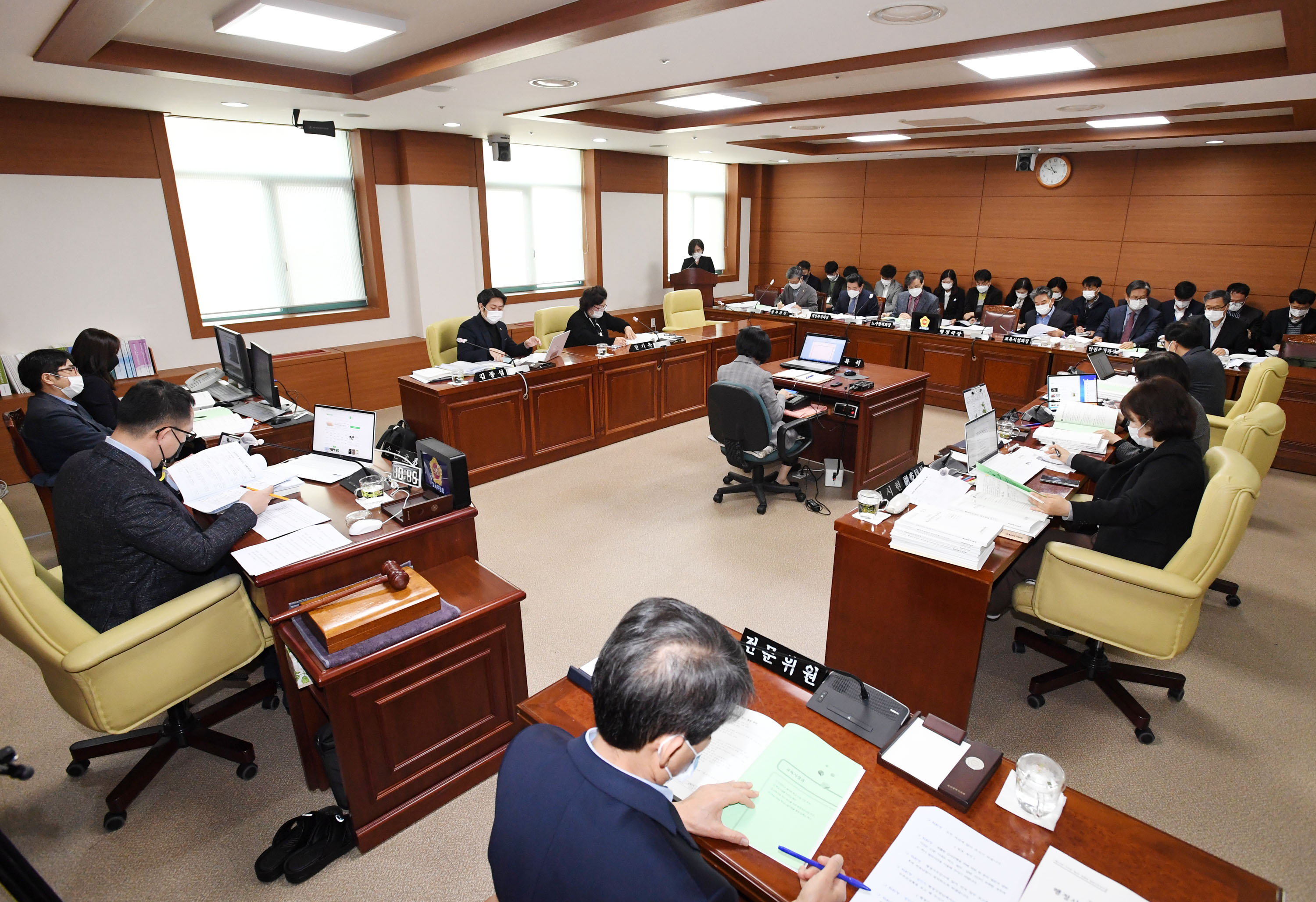 교육위원회 제218회 정례회 기간중 교육청 행정국 소관 2020년도 행정사무감사1