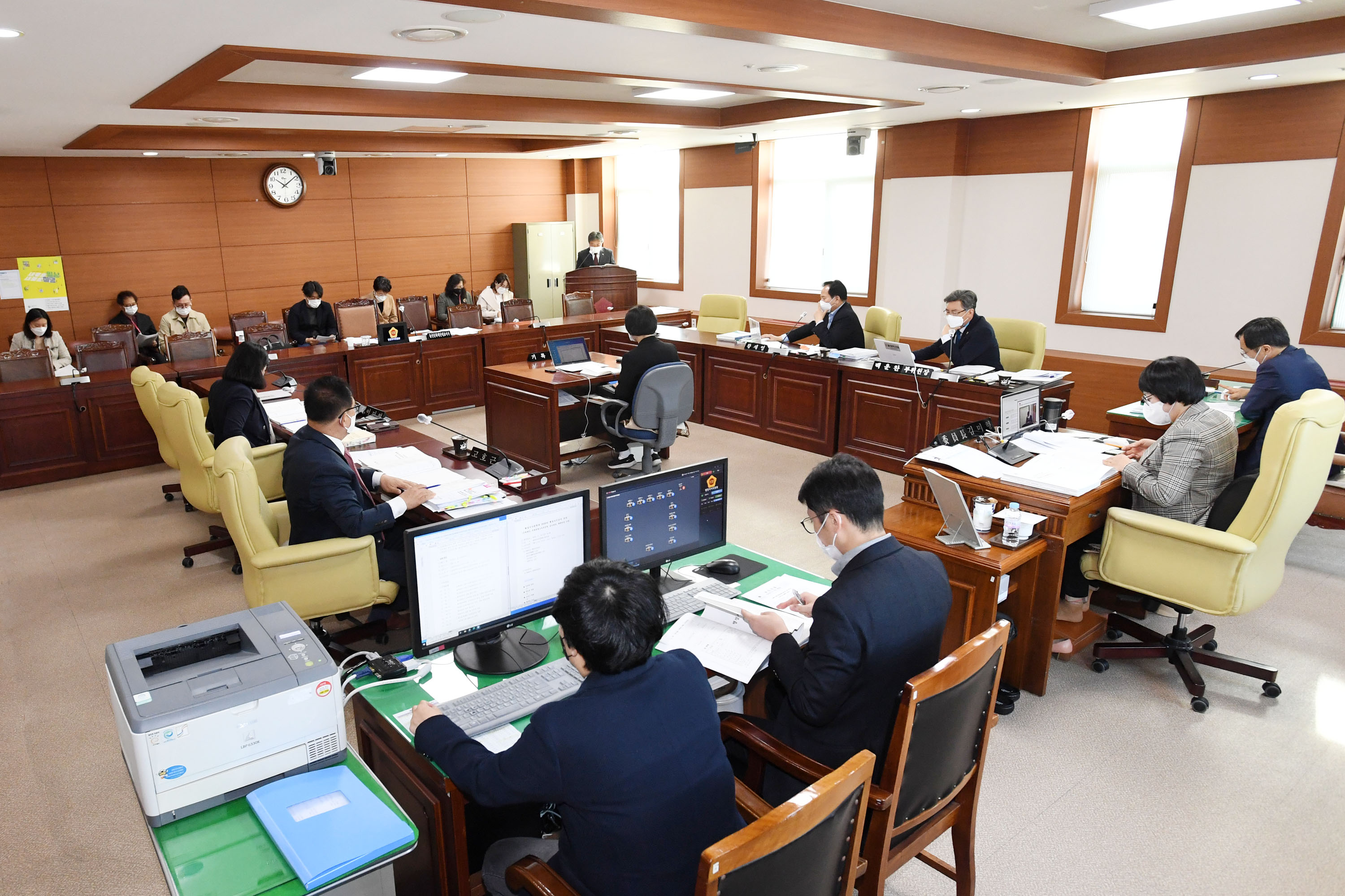 행정자치위원회 제218회 젱례회 기간중 행정사무감사 실시2