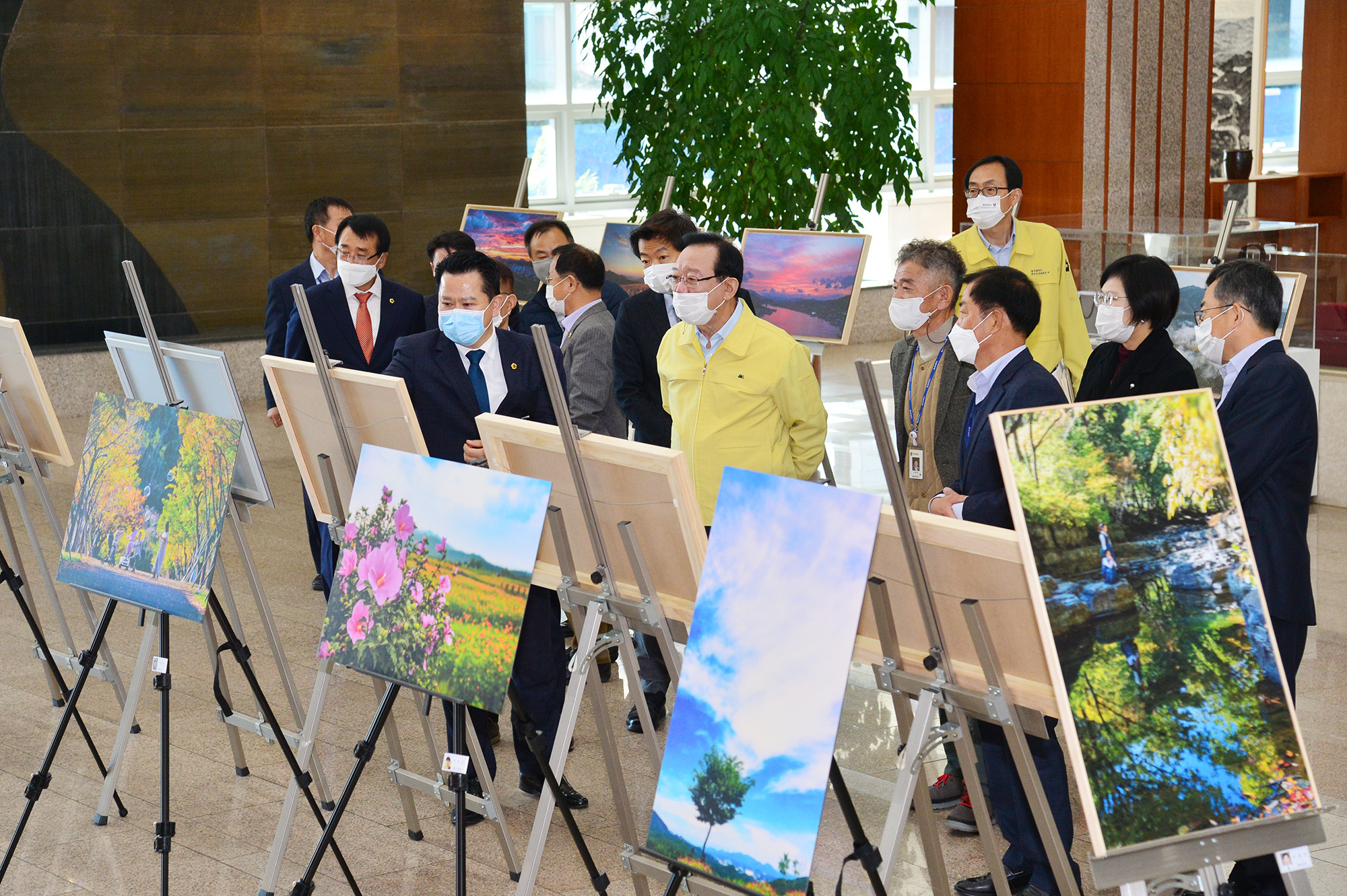 울산공무원사진동호회 회원전 관람1