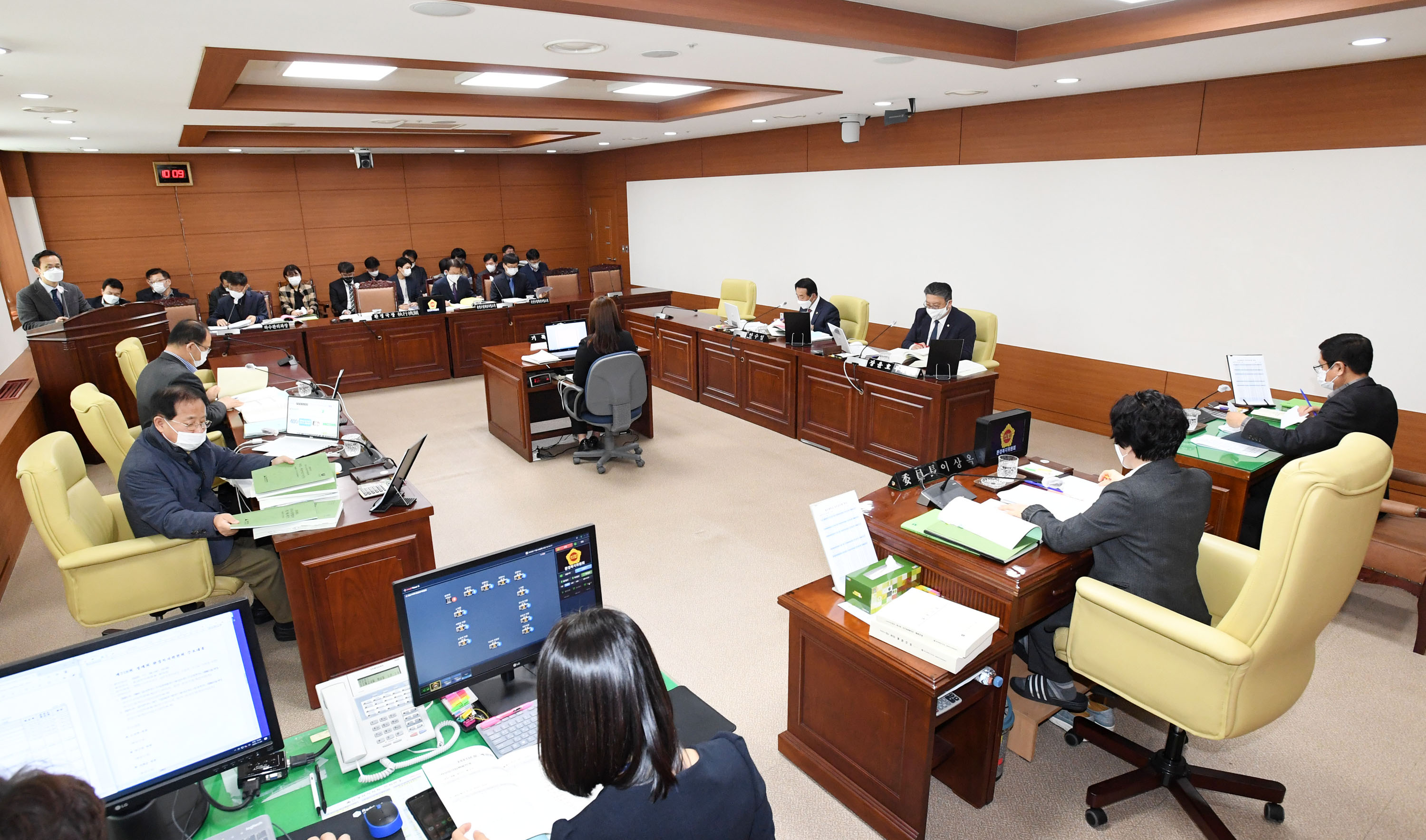 시의회 환경복지위원회 제218회 정례회 기간중 예산안 심사2