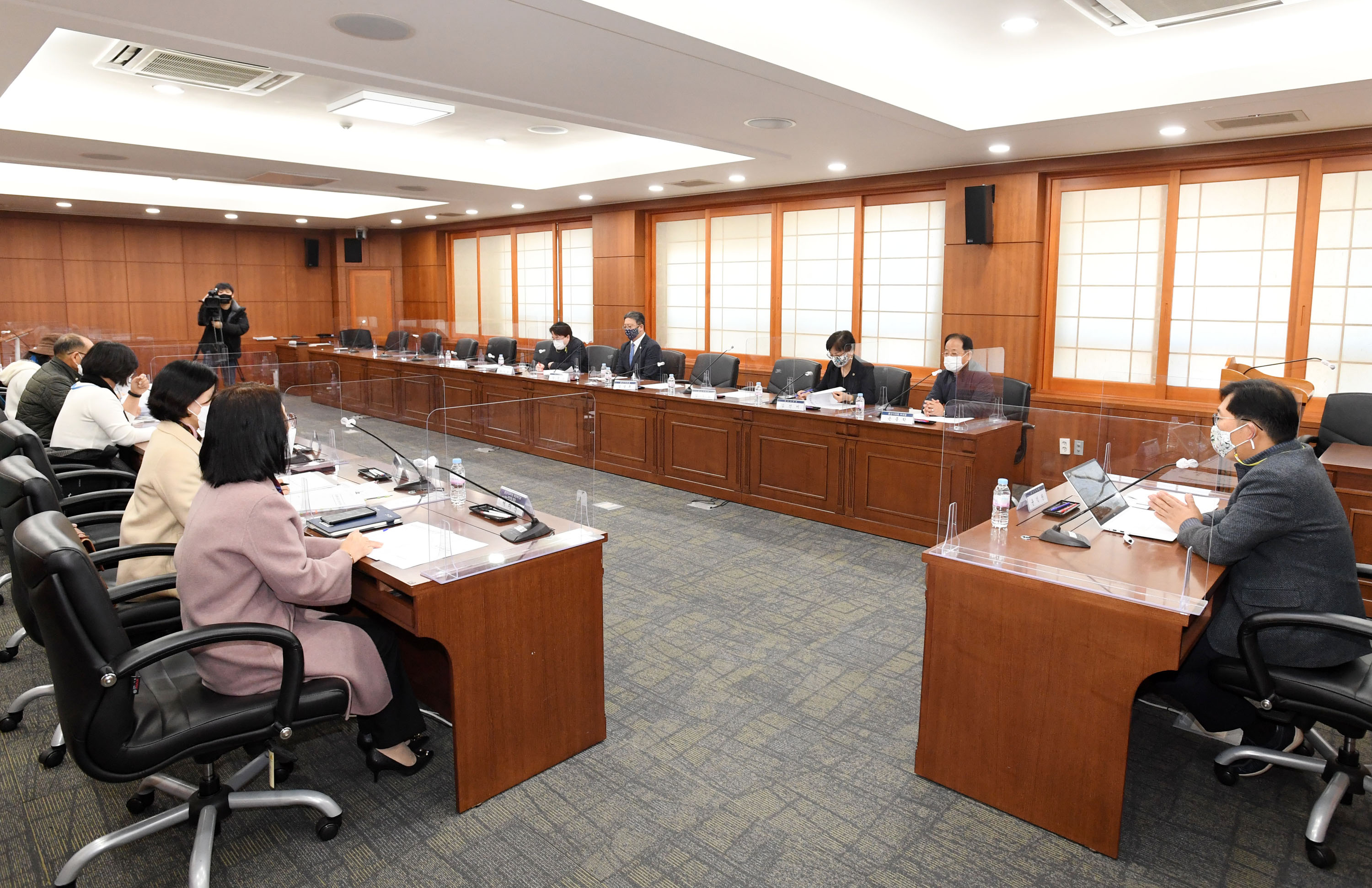 윤덕권 의원, 울산광역시교육청 금고 조례 제정 간담회4