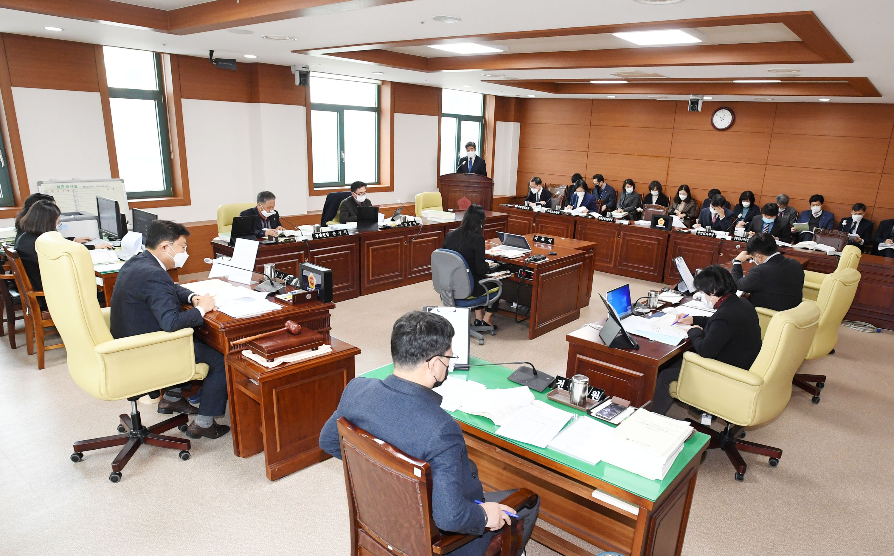 시의회 산업건설위원회 제218회 정례회 기간중 미래성장기반국 소관 예산안 심사2