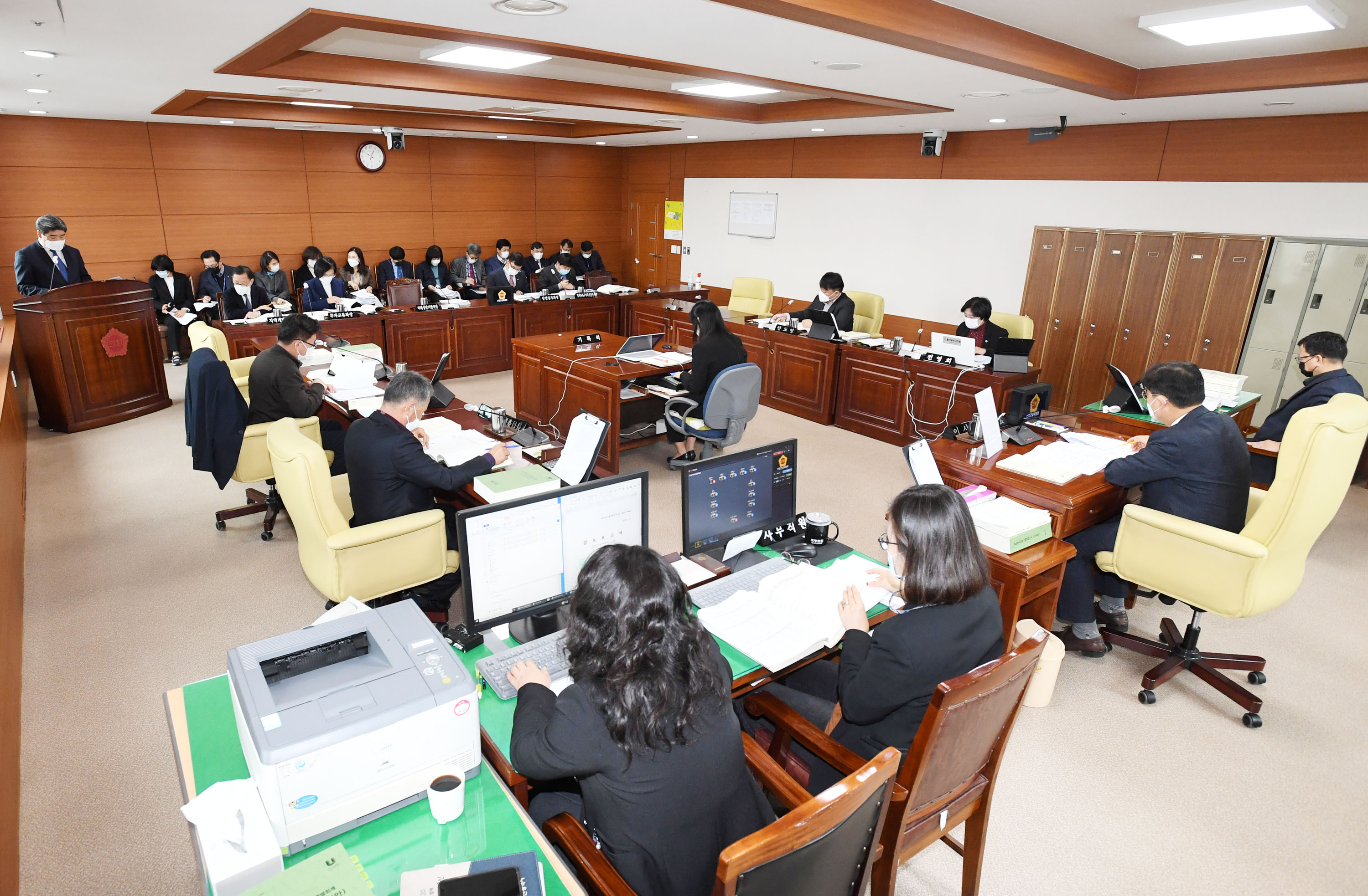 시의회 산업건설위원회 제218회 정례회 기간중 미래성장기반국 소관 예산안 심사3