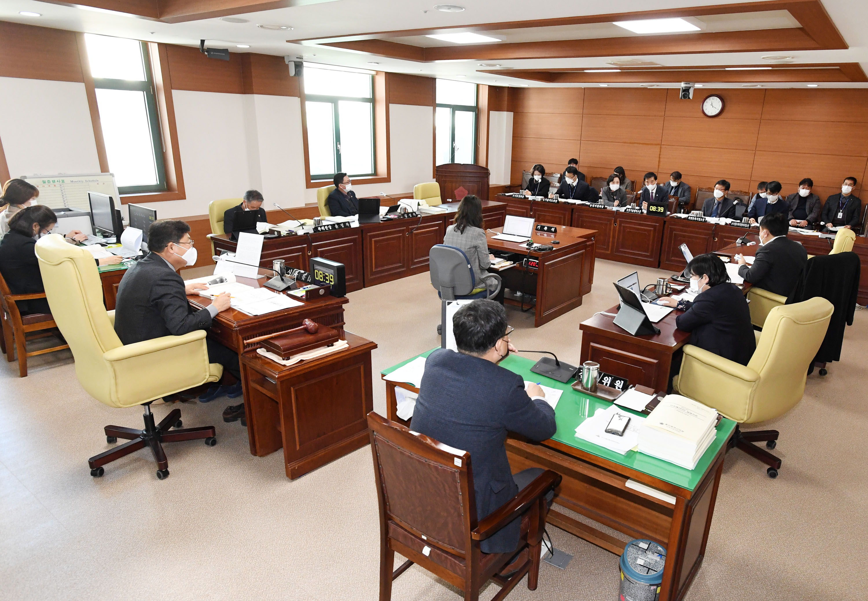 시의회 산업건설위원회 제218회 정례회 기간중 농업기술센터, 차량등록사업소, 농수산물도매시장관리사업소 소관 1