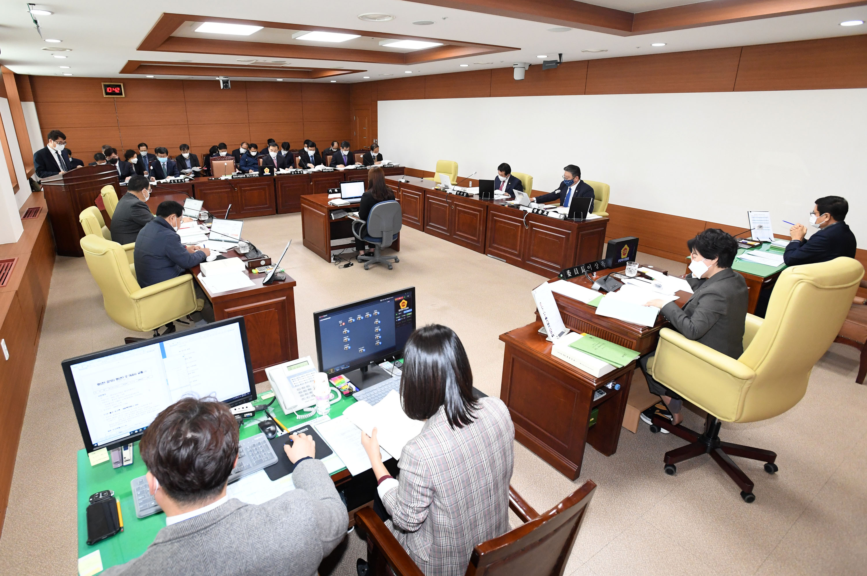 시의회 환경복지위원회 제218회 정례회 기간중 상수도사업본부 소관 예산안 심사3