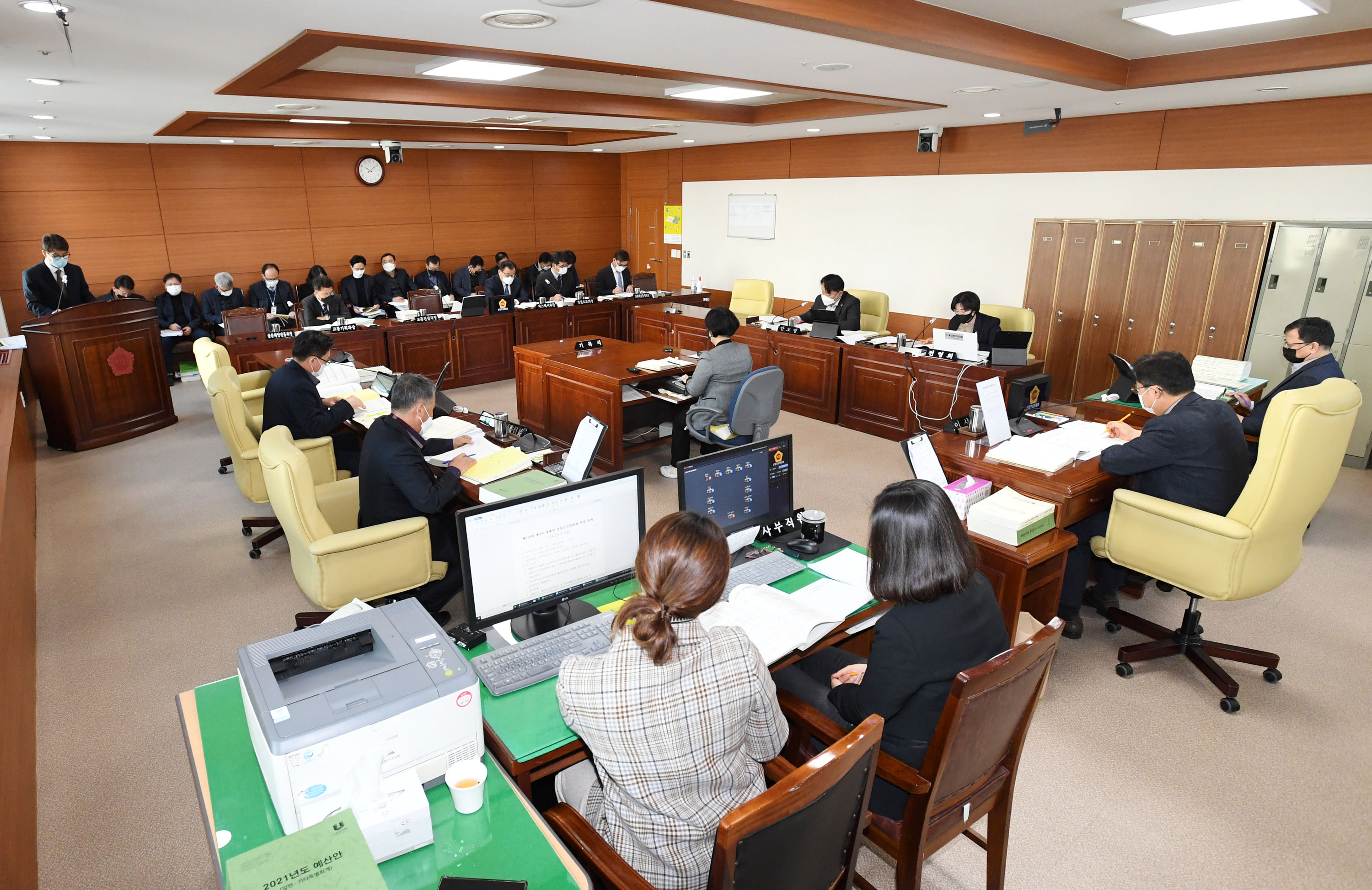 시의회 산업건설위원회 제218회 정례회 기간중 교통건설국 소관 예산안 심사3