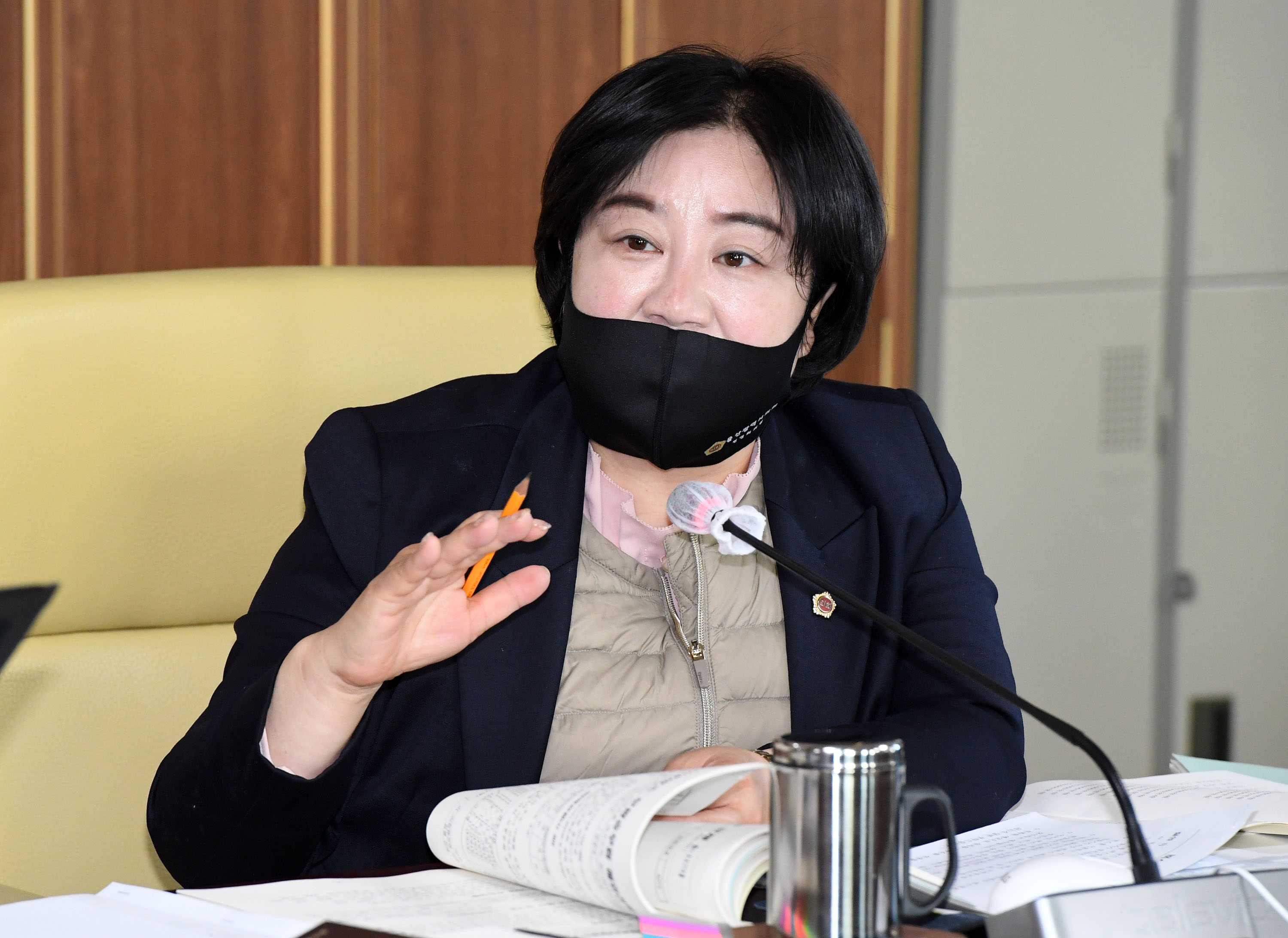 시의회 산업건설위원회 제218회 정례회 기간중 교통건설국 소관 예산안 심사5