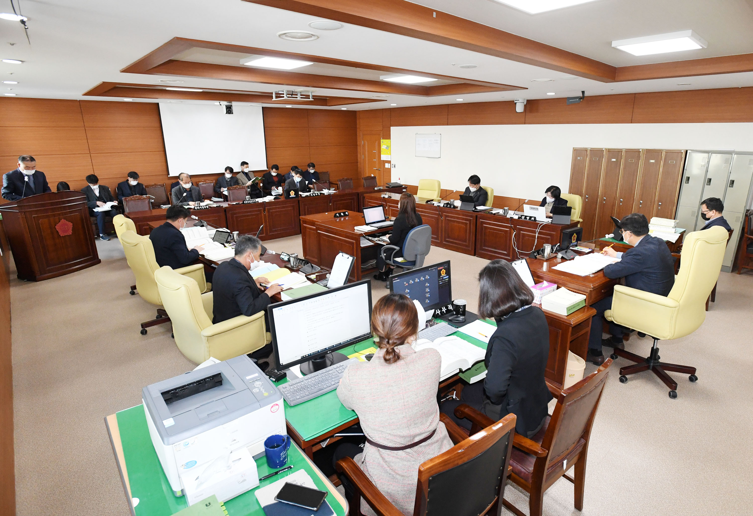 시의회 산업건설위원회 제218회 정례회 기간중 종합건설본부 소관 예산안 심사3