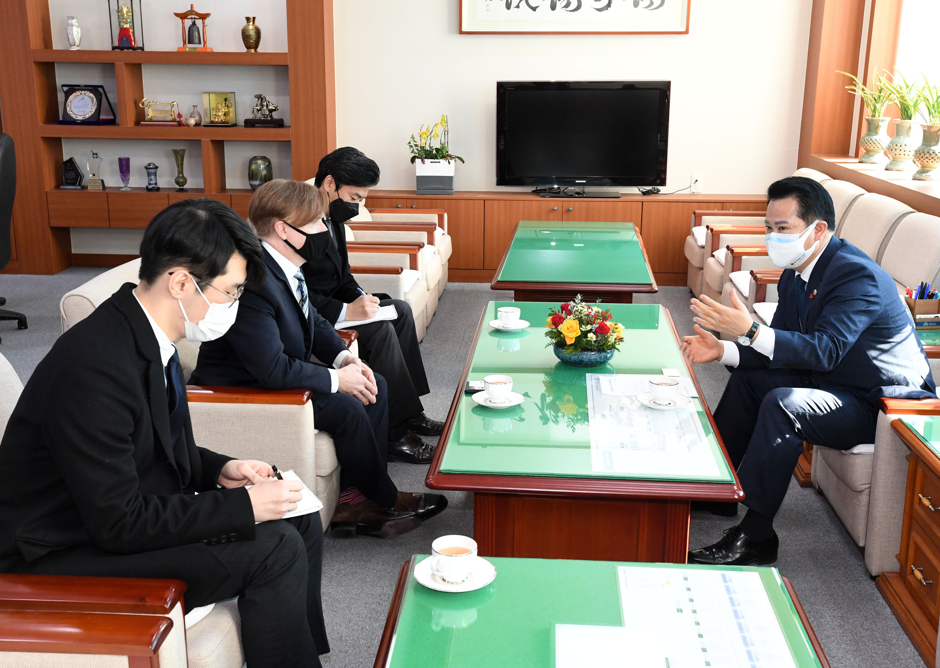 신임 고든처치 주부산미국영사 시의회  박병석 의장실 방문2