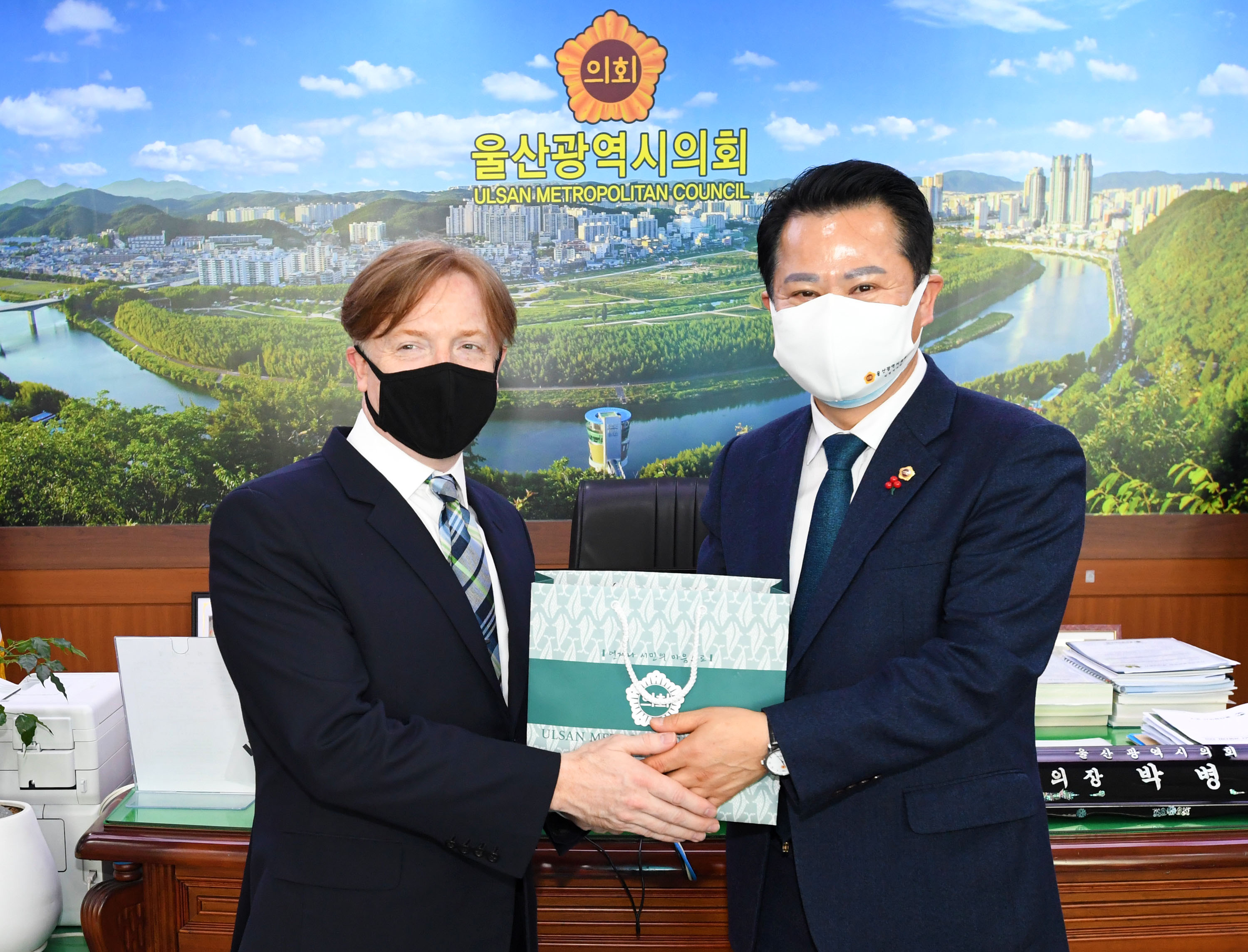 신임 고든처치 주부산미국영사 시의회  박병석 의장실 방문4