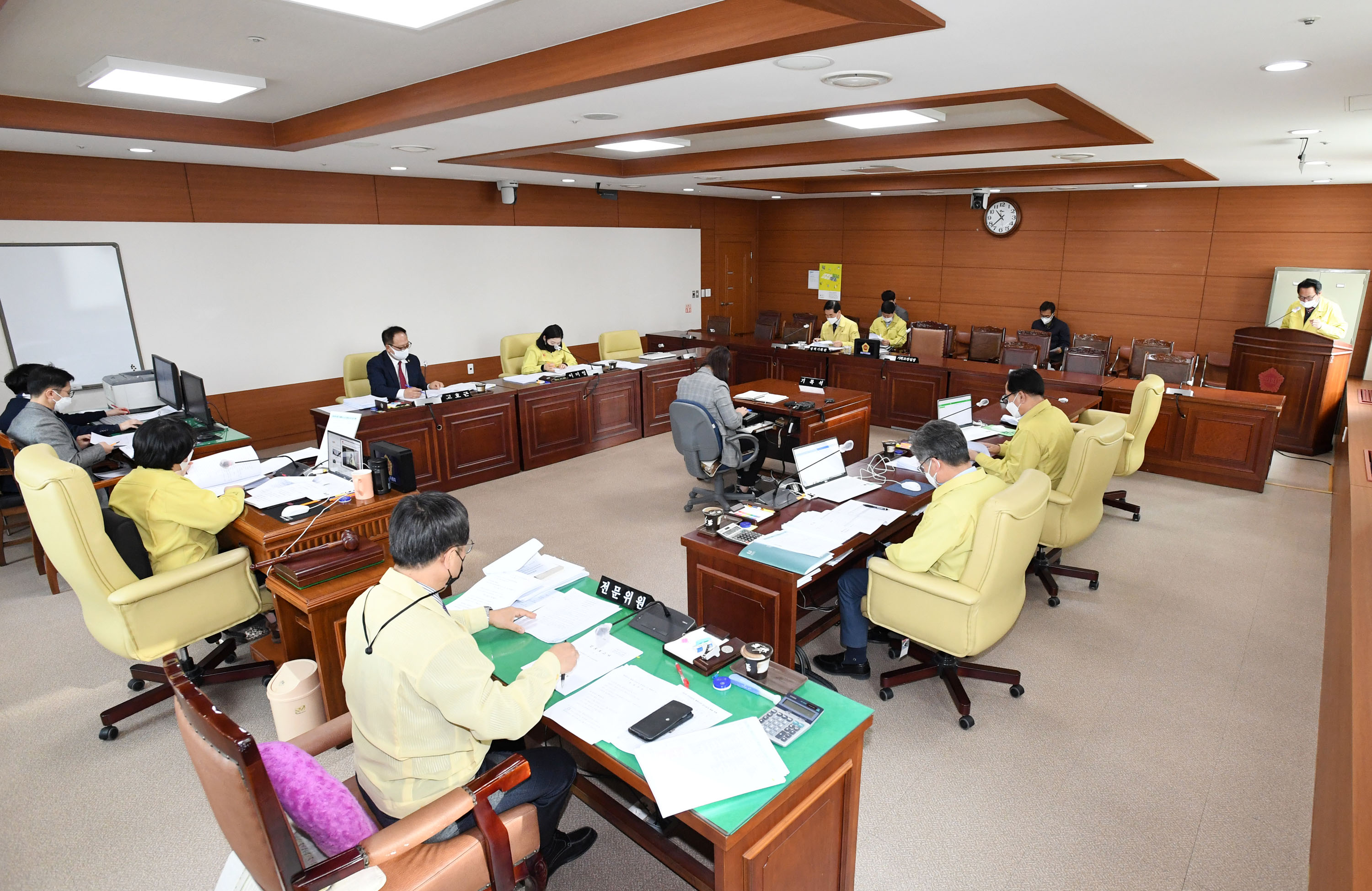 행정자치위원회 제218회 제2차 정례회 기간중 각종 안건 심사 3
