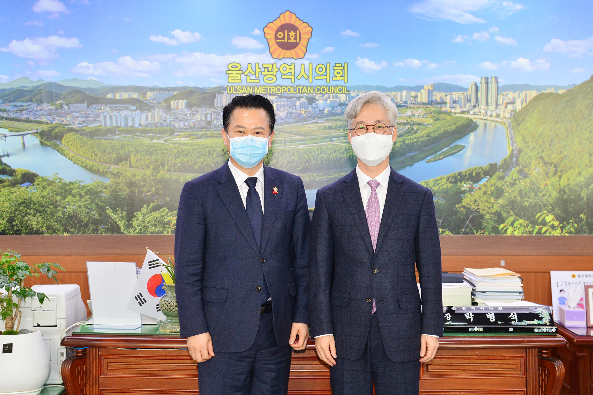 조영신 초대 경제자유구역청장 의장실 내방1