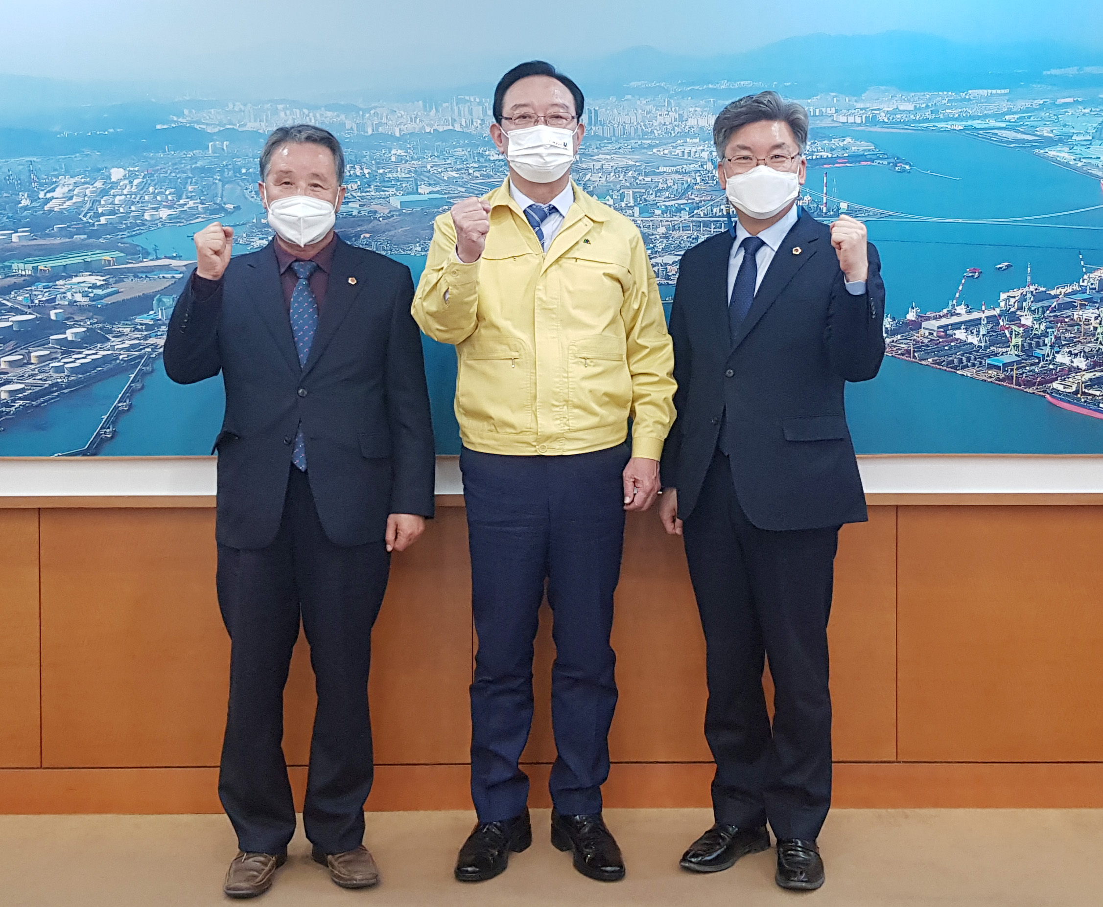 여야 원내대표 더불어민주당 백운찬 의원과 국민의힘 윤정록 의원 시장방문4