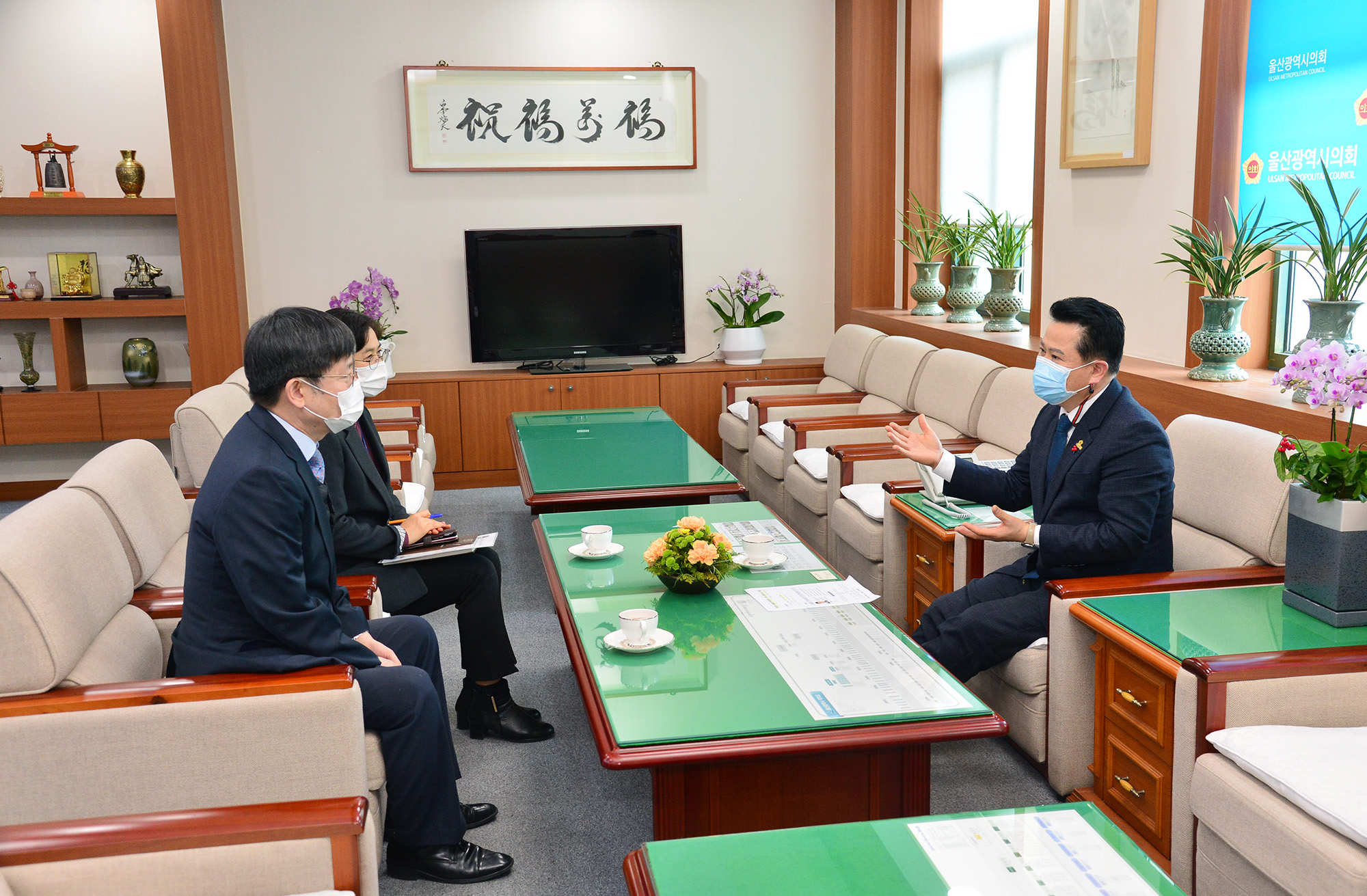 함경준 울산관광재단 초대 대표이사 의장실 내방2