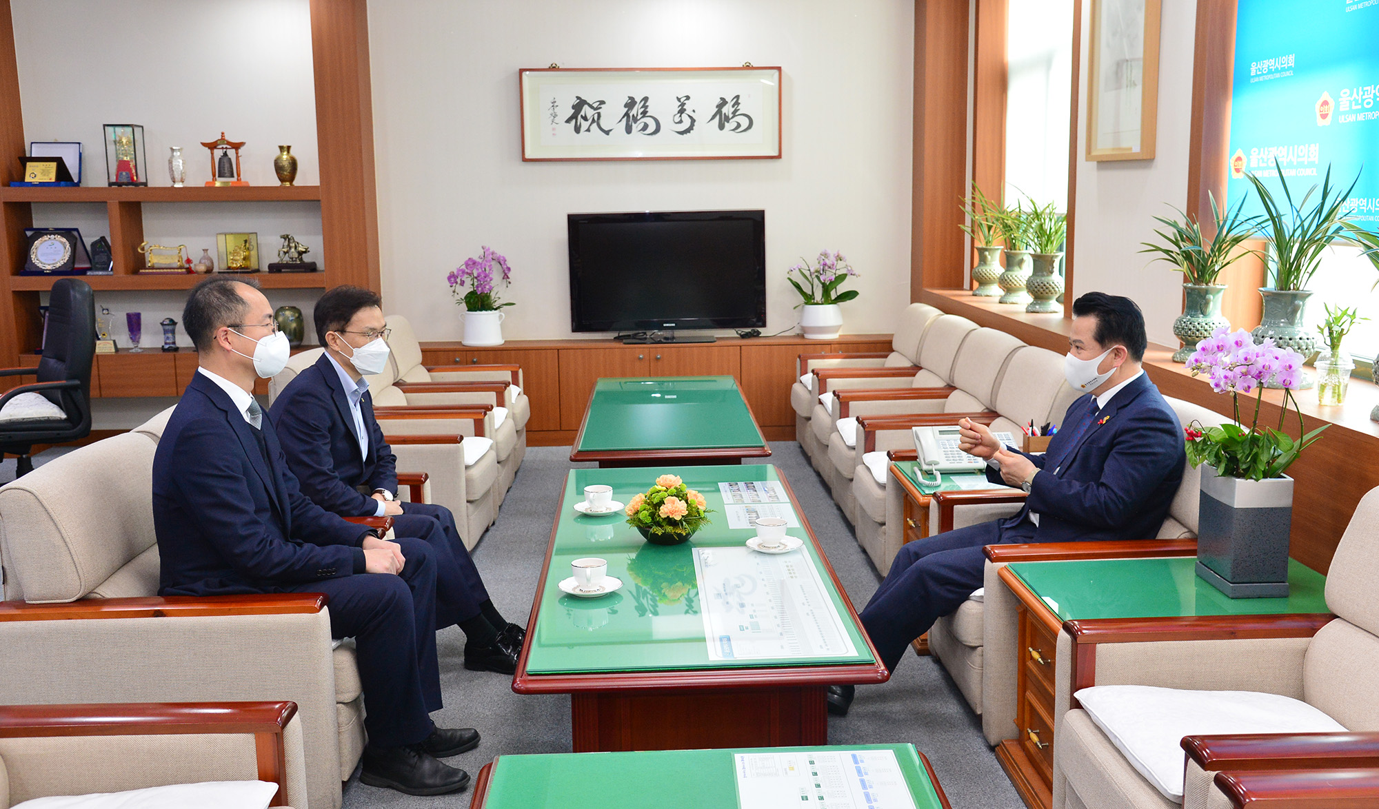 황석웅 농협중앙회 울산영업본부장 의장실 내방2