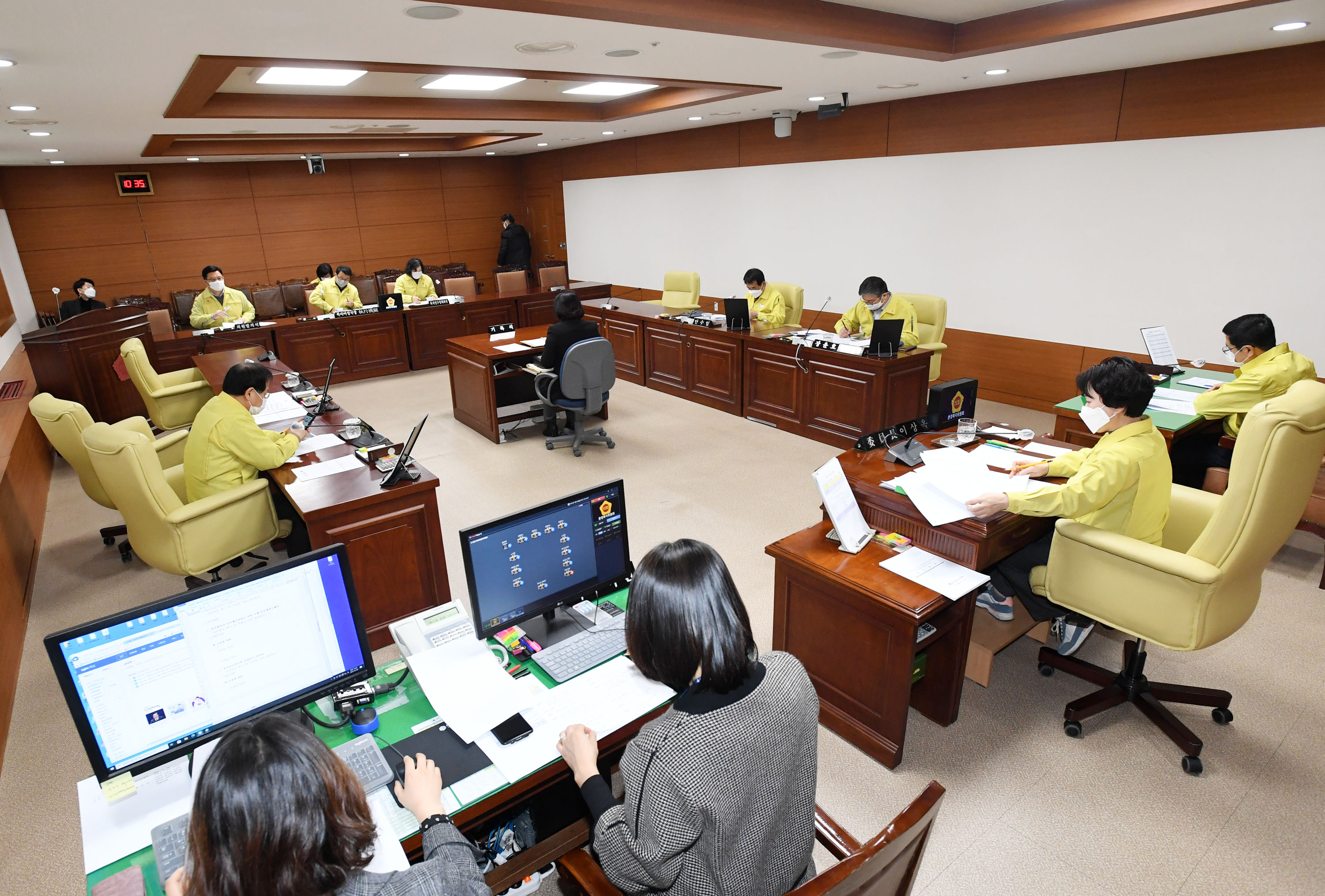 시의회 환경복지위원회 제219회 임시회 기간중 각종 안건 심사3
