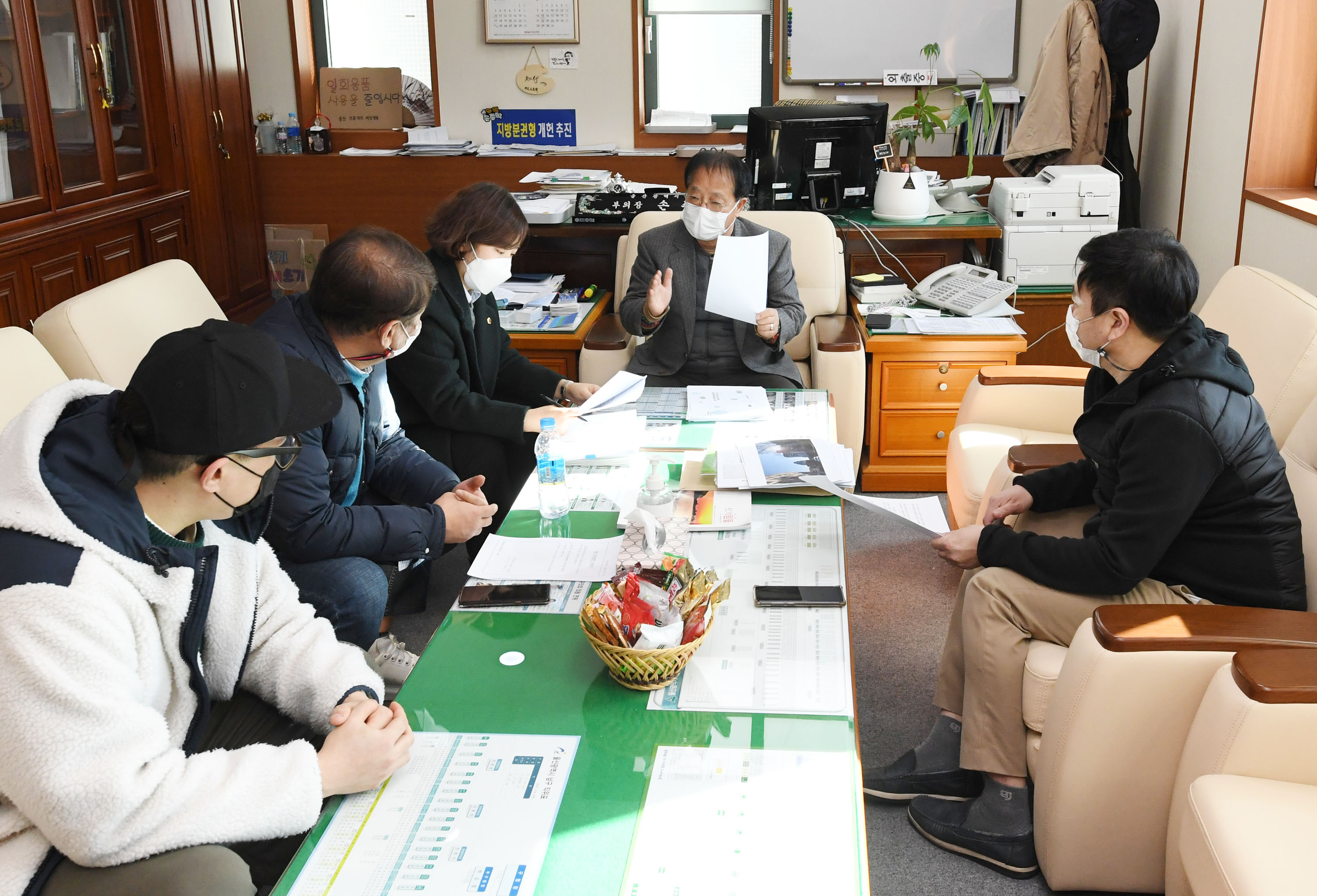 시의회 손종학,김시현 의원 유흥업소 관계자 집합금지 장기화 대책방안 논의1