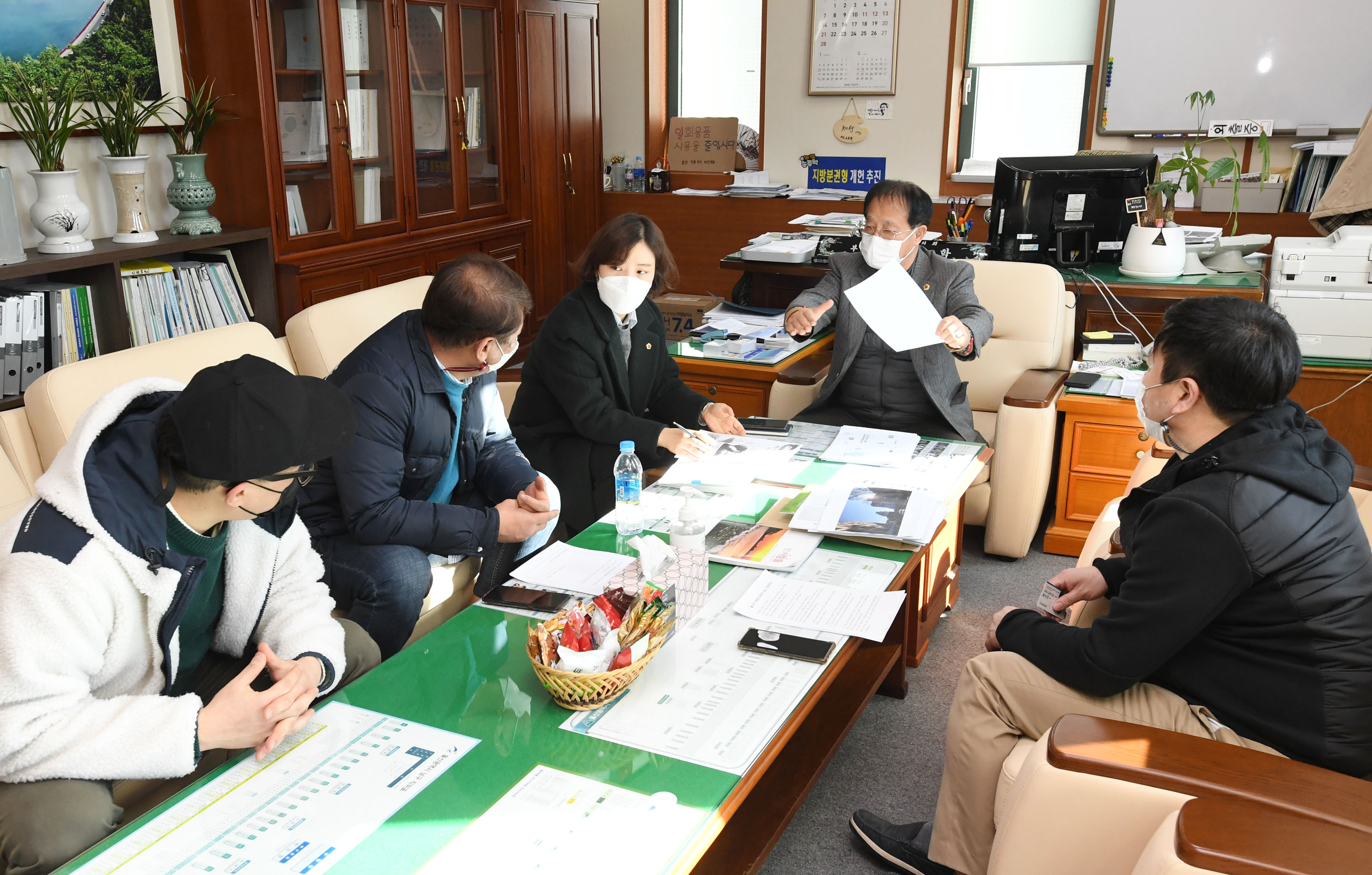 시의회 손종학,김시현 의원 유흥업소 관계자 집합금지 장기화 대책방안 논의2