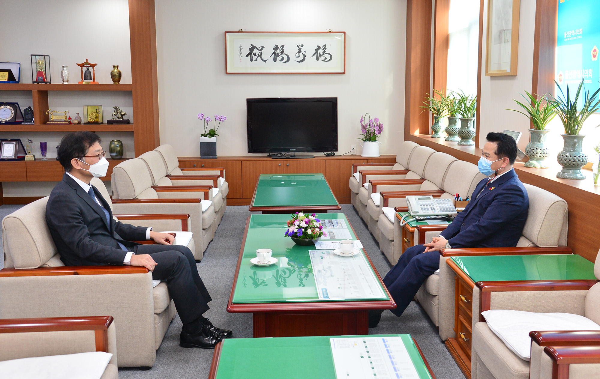 김우진 신임 울산지방법원장 의장실 내방2