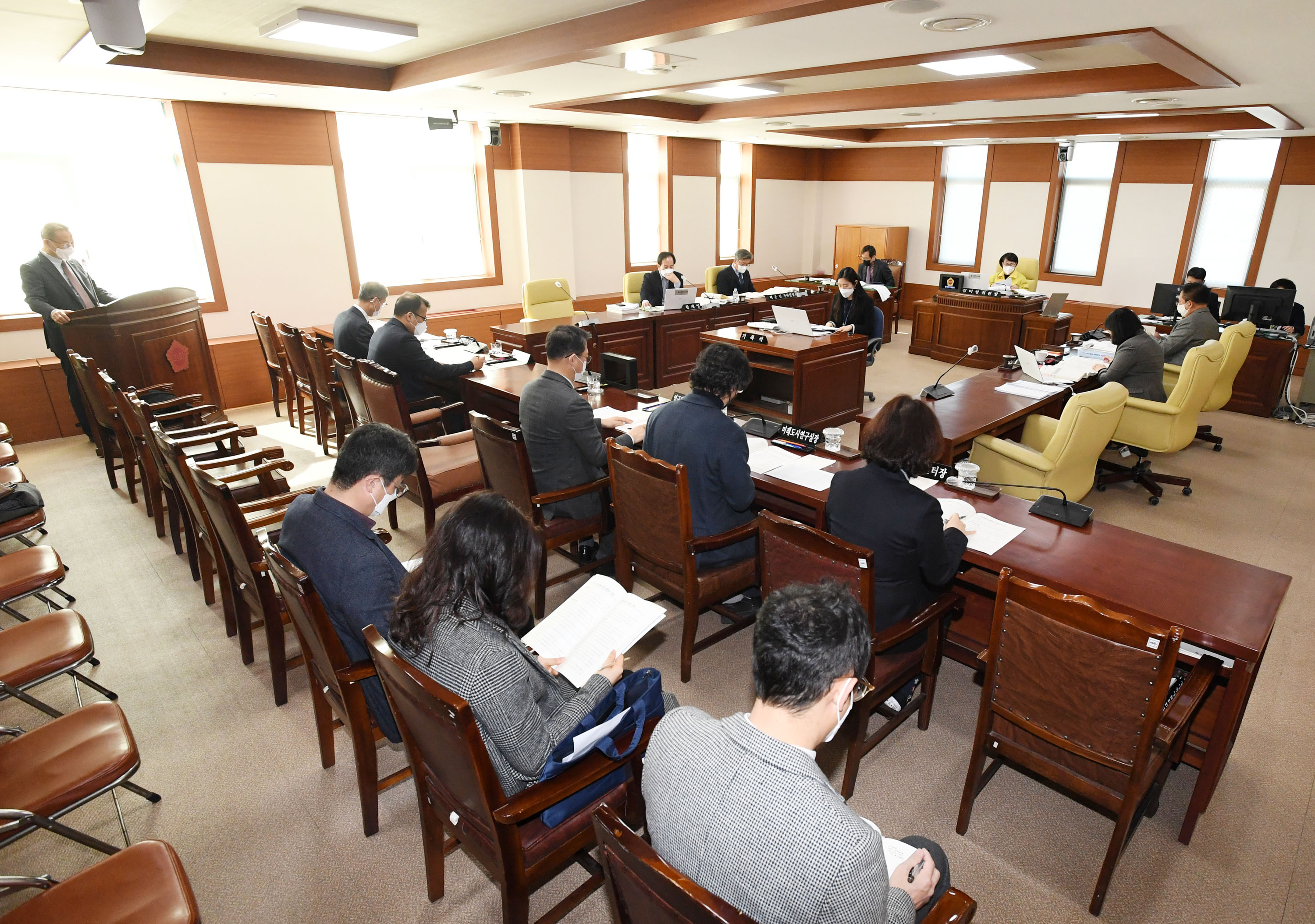 행정자치위원회 2021년도 주요업무보고 청취3