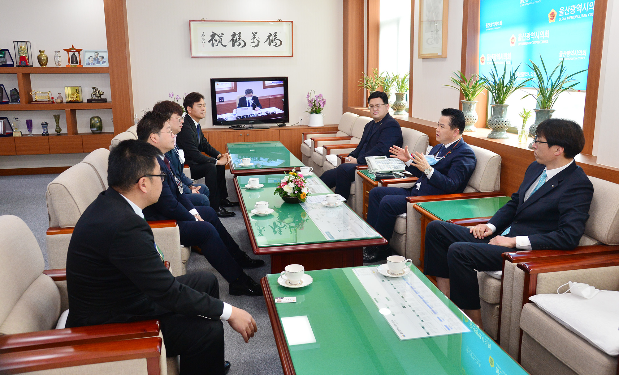 남울주청년회의소 임원진 의장실 내방3