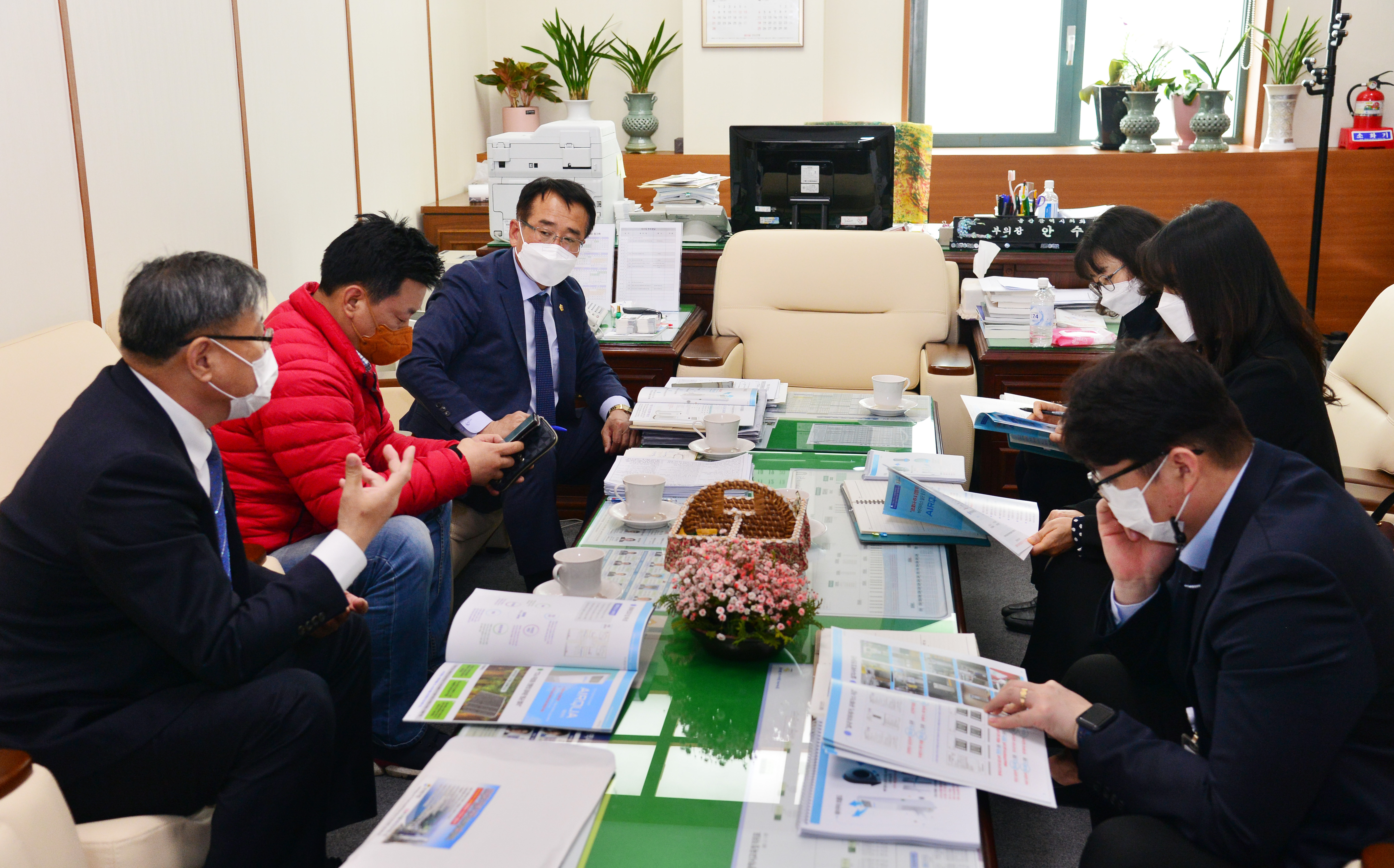 안수일 부의장, 관내 초등학교 다중이용시설 바이러스 살균 및 공기정화 순환장치 지원방안 마련 간담회1