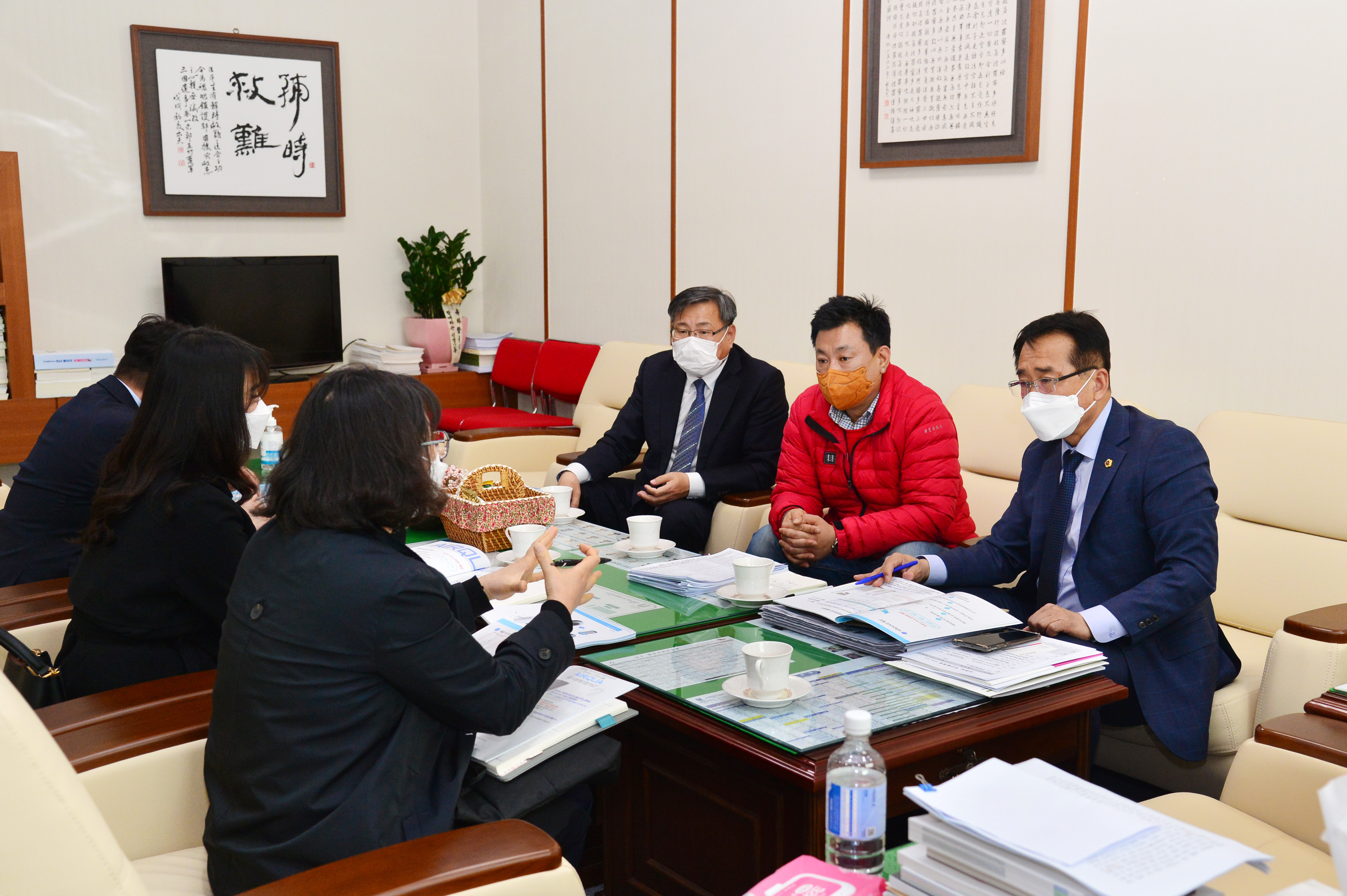 안수일 부의장, 관내 초등학교 다중이용시설 바이러스 살균 및 공기정화 순환장치 지원방안 마련 간담회2