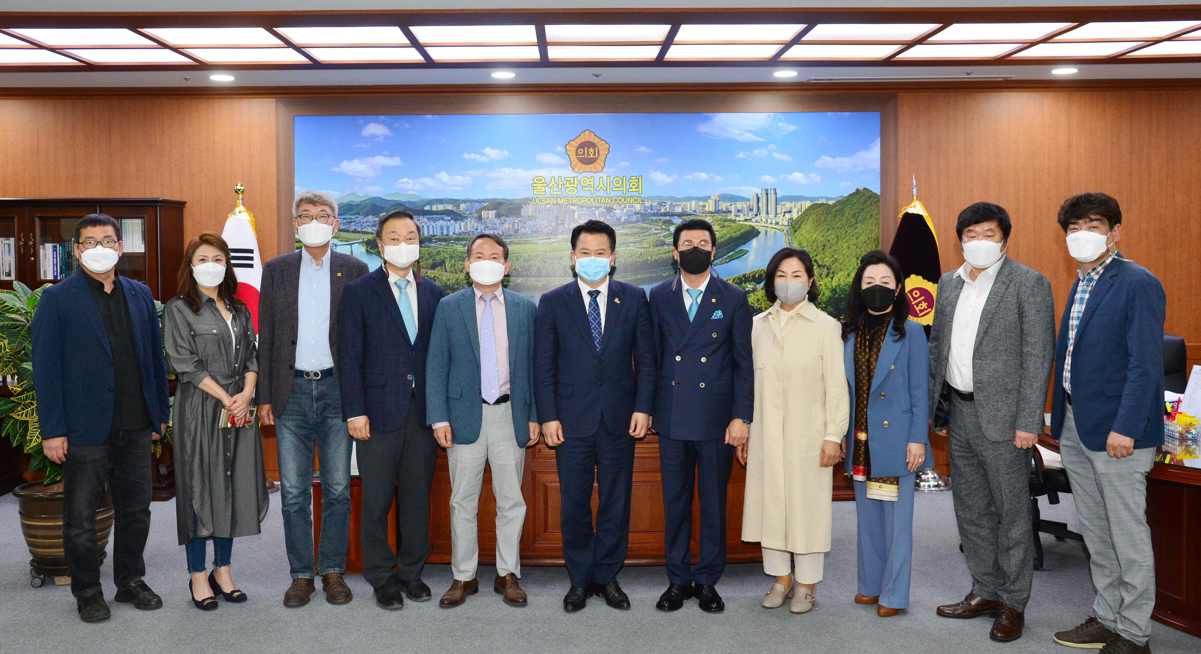 울산예총 임원진 의장실 내방4