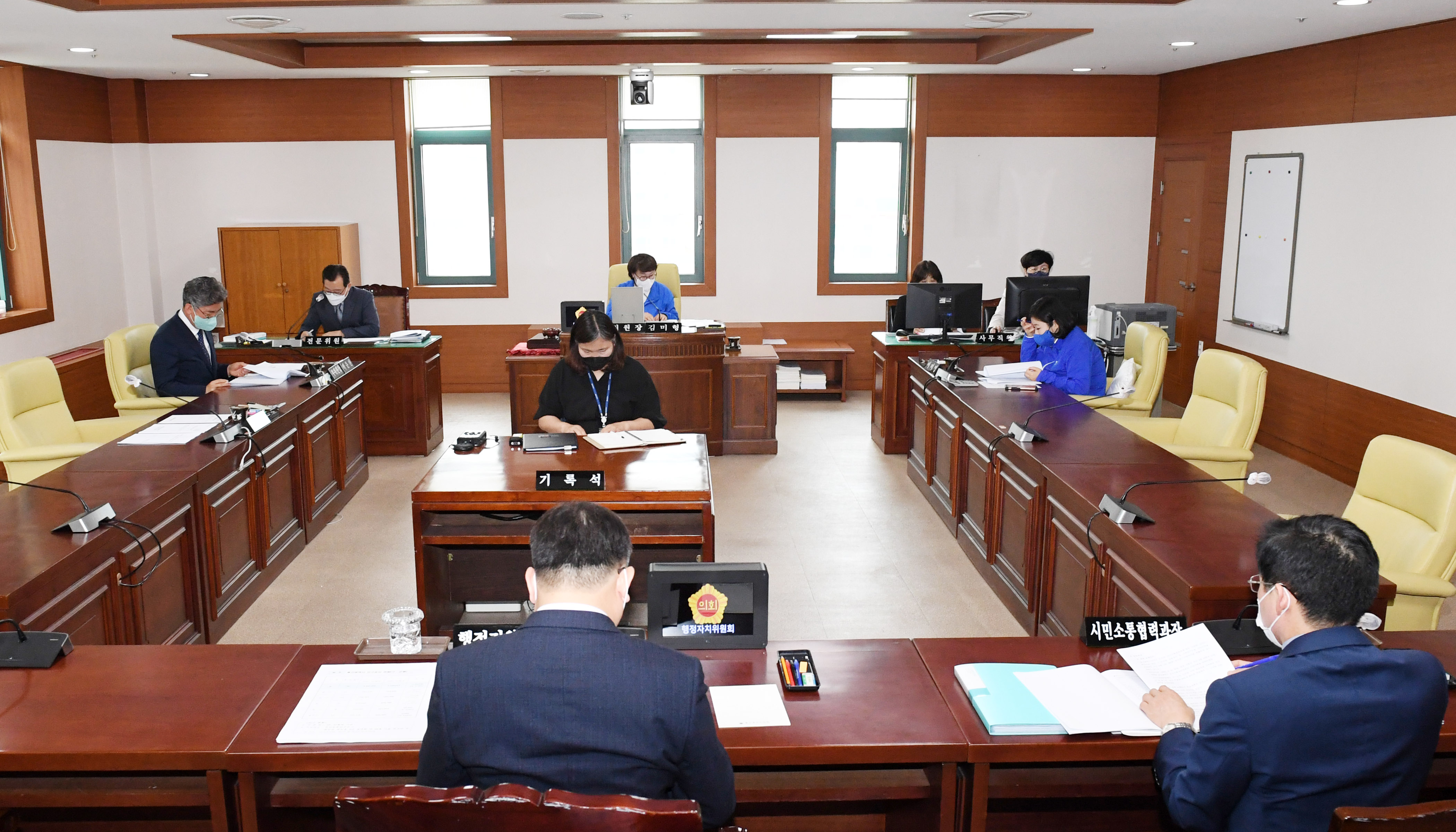 행정자치위원회 구 군의회의원 선거구 관련 개정조례안 심사4