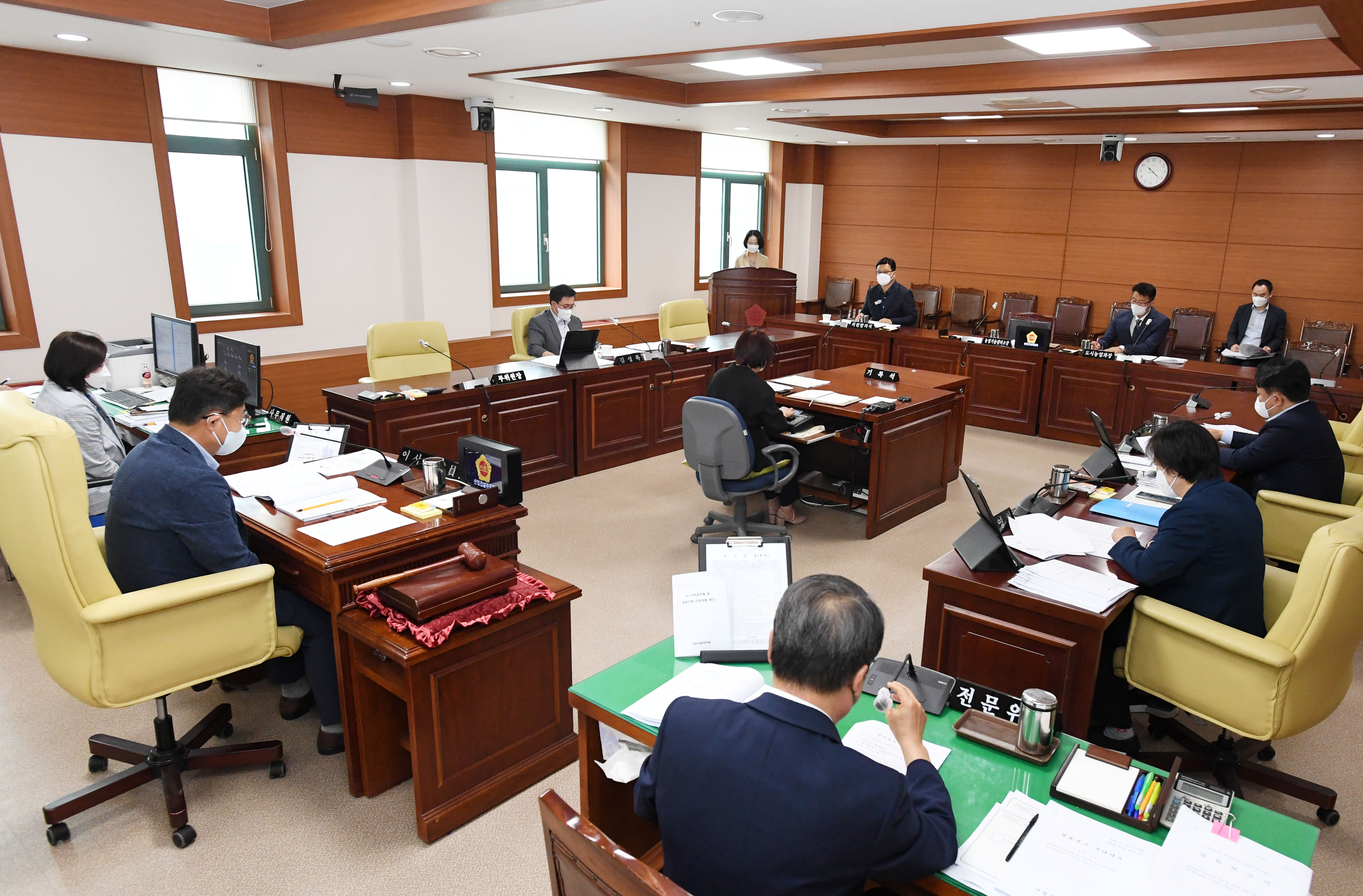 산업건설위원회는 제231회 임시회 기간중 각종 안건 심사 1