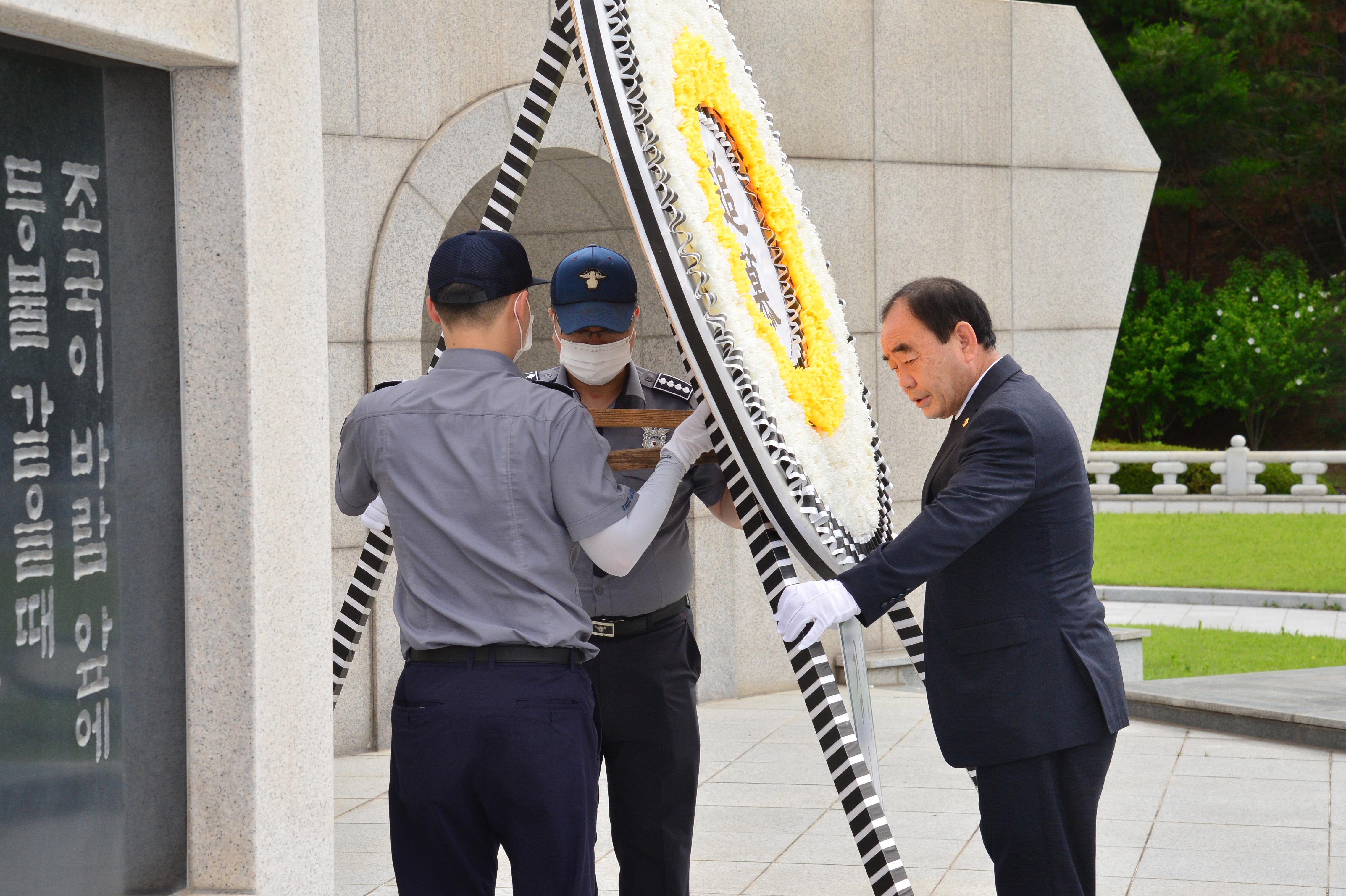 제8대 울산광역시의회 의원, 현충탑 참배3