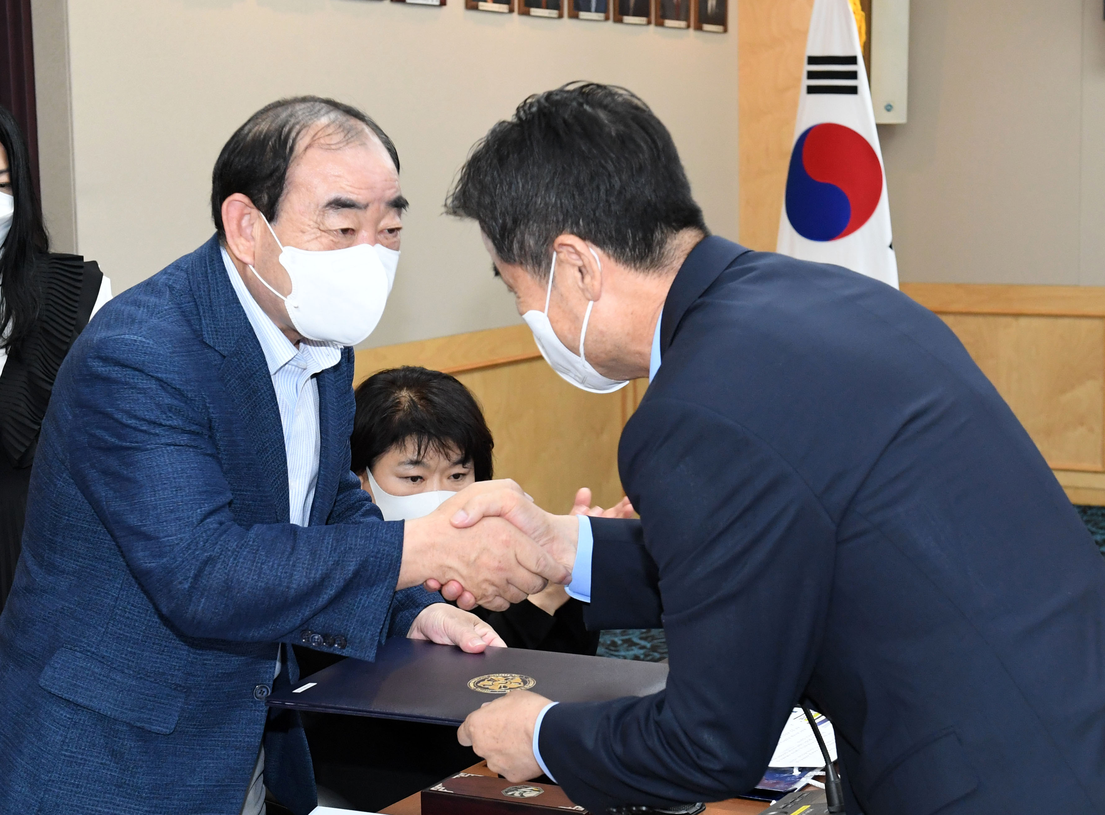 민주평통 중구협의회 제20기 지역대표(의원) 자문위원 위촉장 전수4