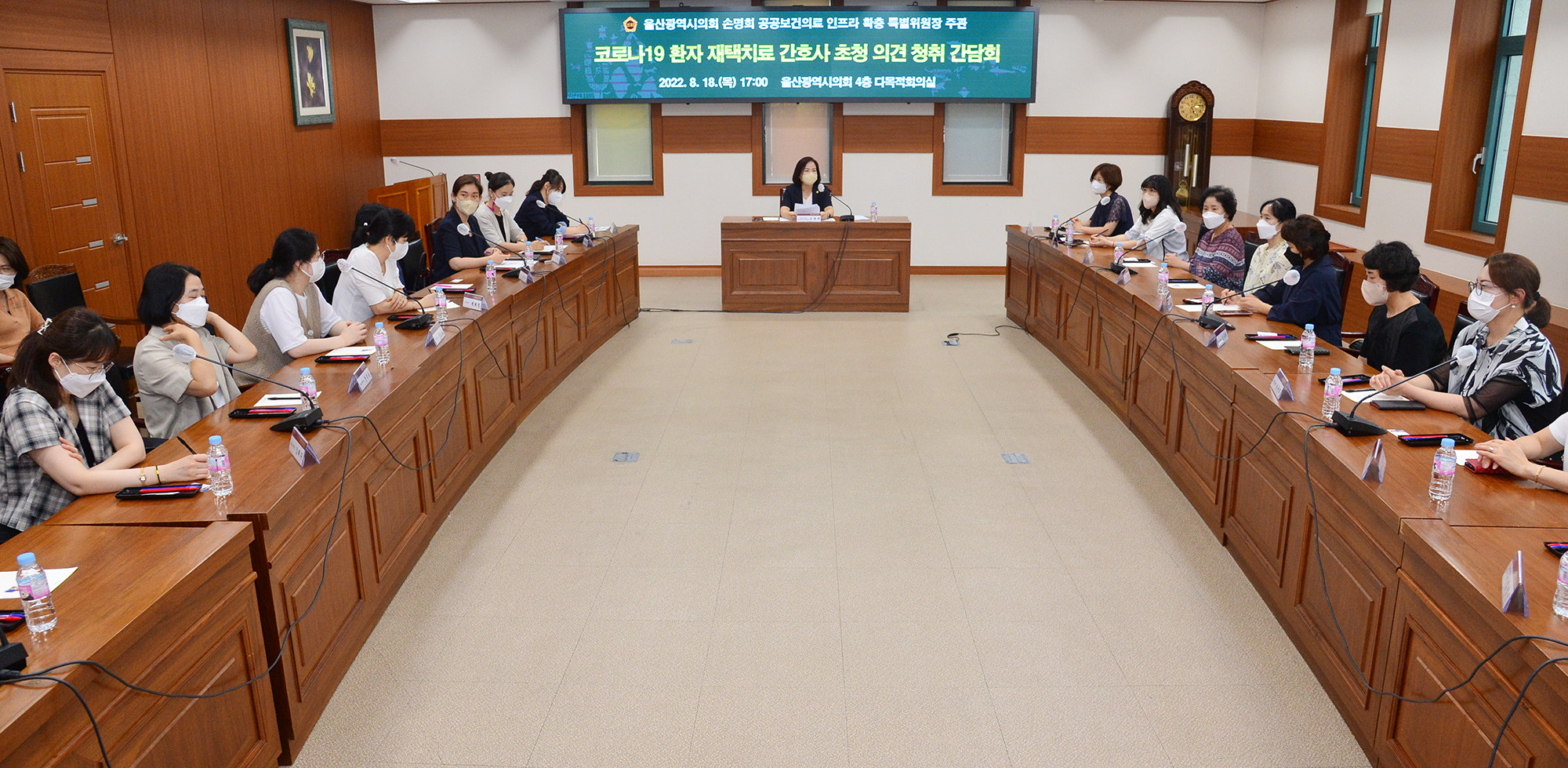 손명희 공공보건의료 인프라 확충 특별위원장, 코로나19 환자 재택치료 간호사 초청 의견 청취 간담회6