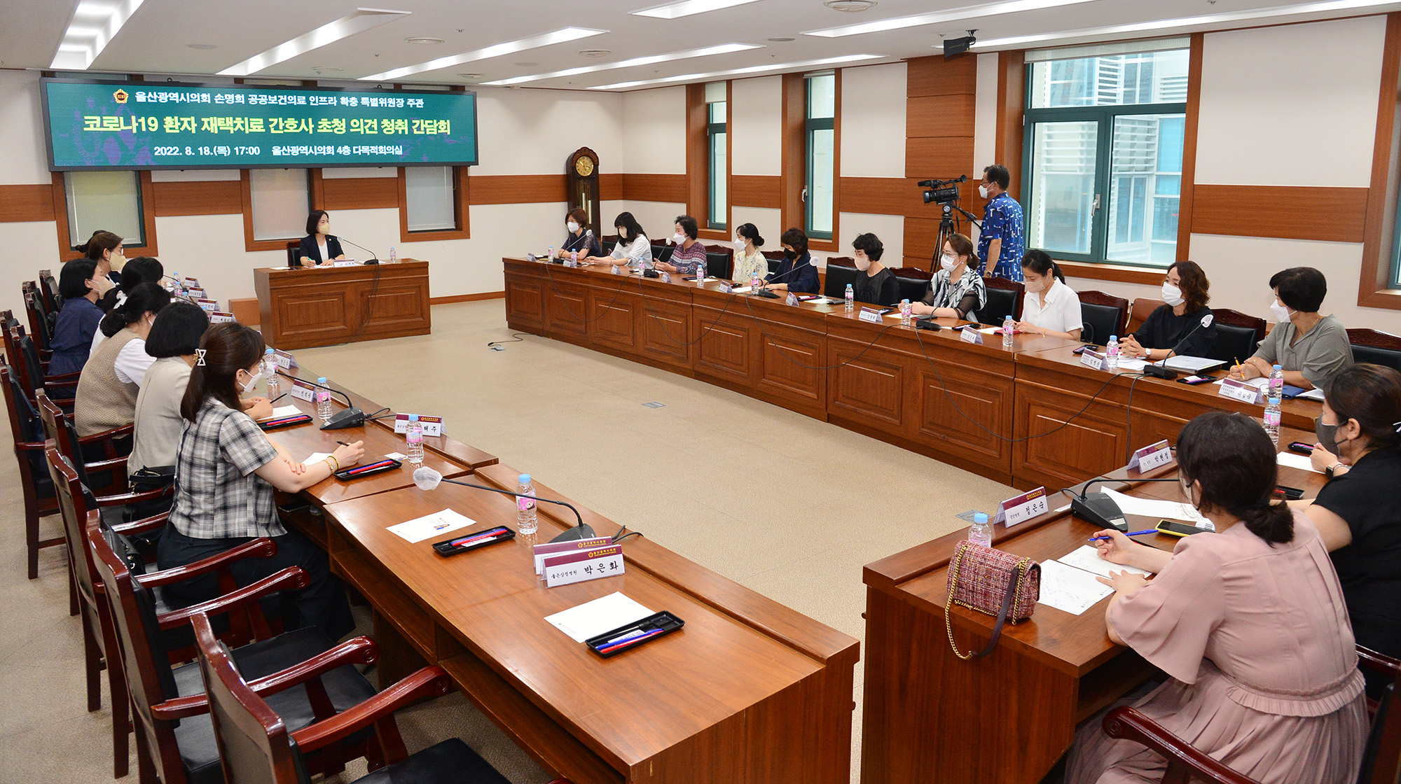 손명희 공공보건의료 인프라 확충 특별위원장, 코로나19 환자 재택치료 간호사 초청 의견 청취 간담회7