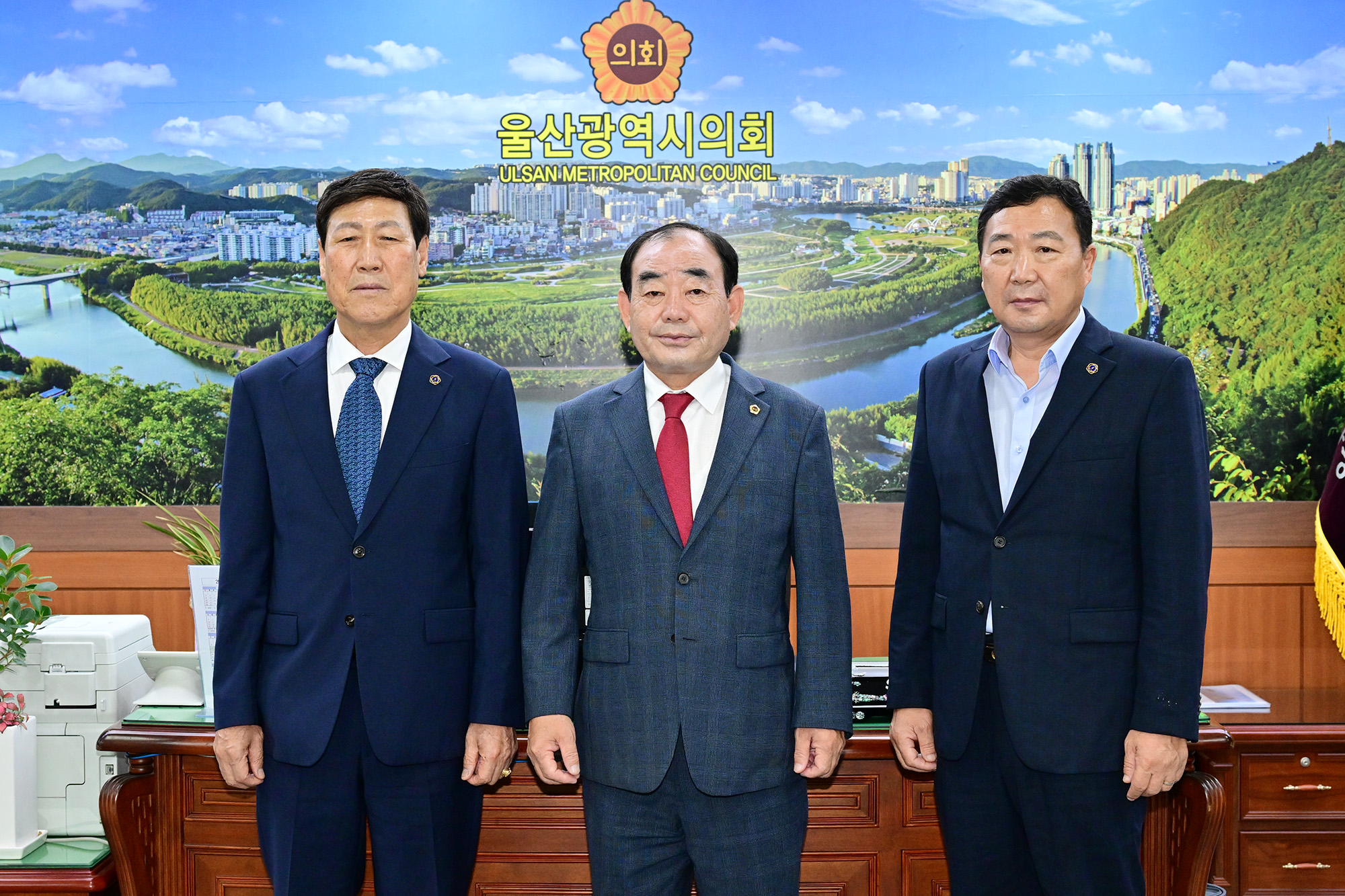 김불식 상이군경회 울산광역시지부장 의장실 내방1
