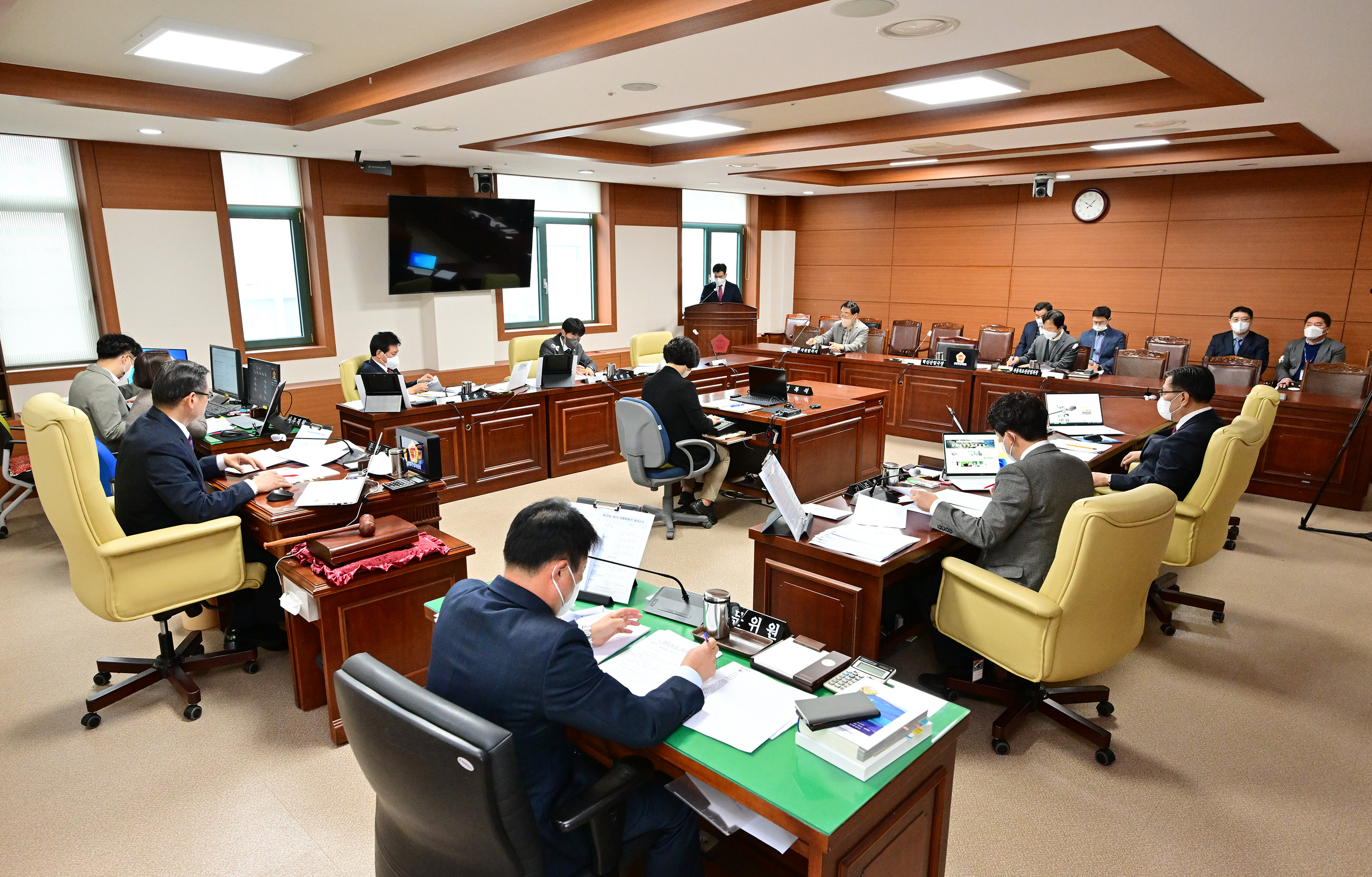 산업건설위원회, 울산광역시 자동차산업 육성 및 지원 조례안 등 심사1