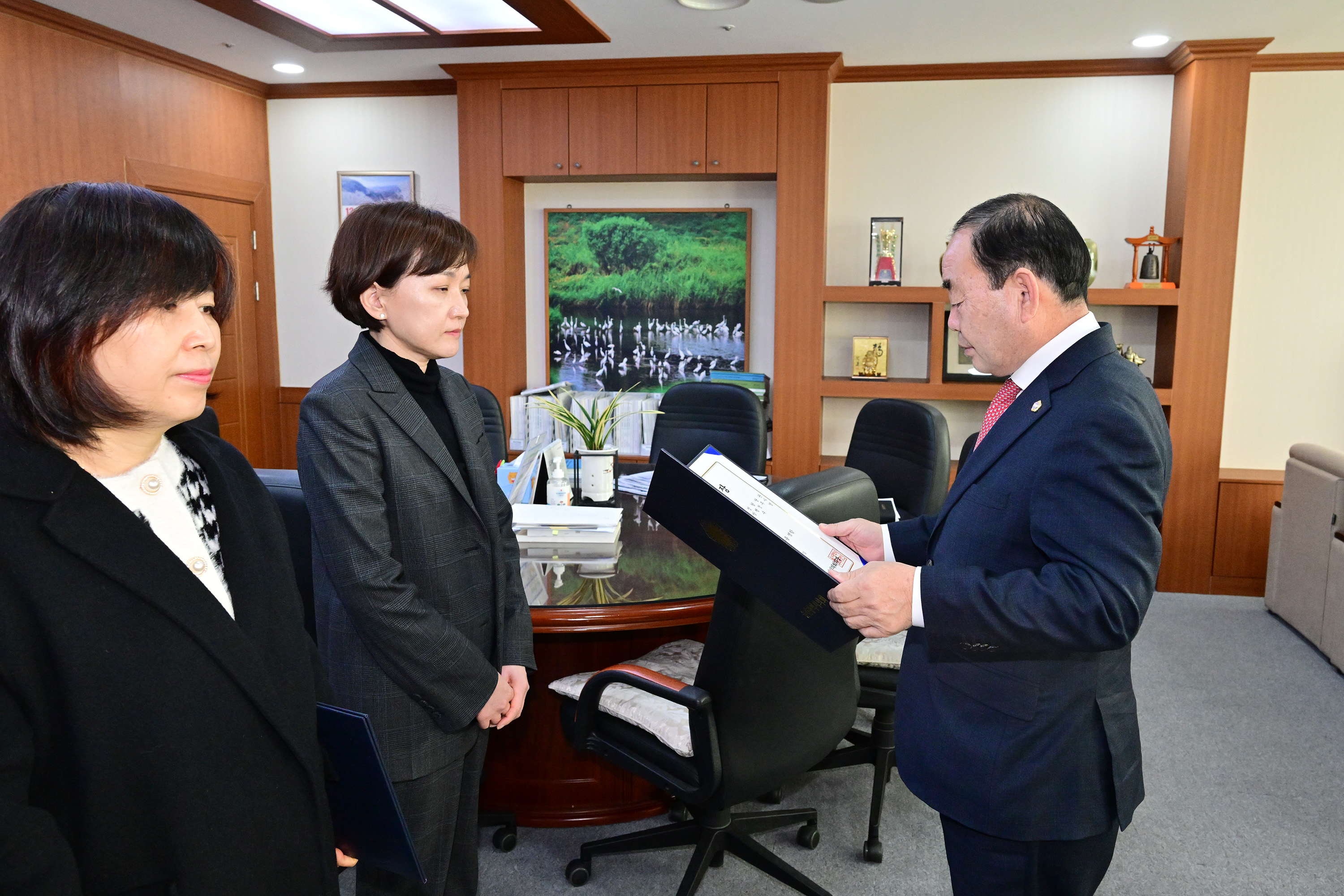 울산광역시의회 2023년 1월 정기인사 5급 이상 인사발령자 임용장 수여5