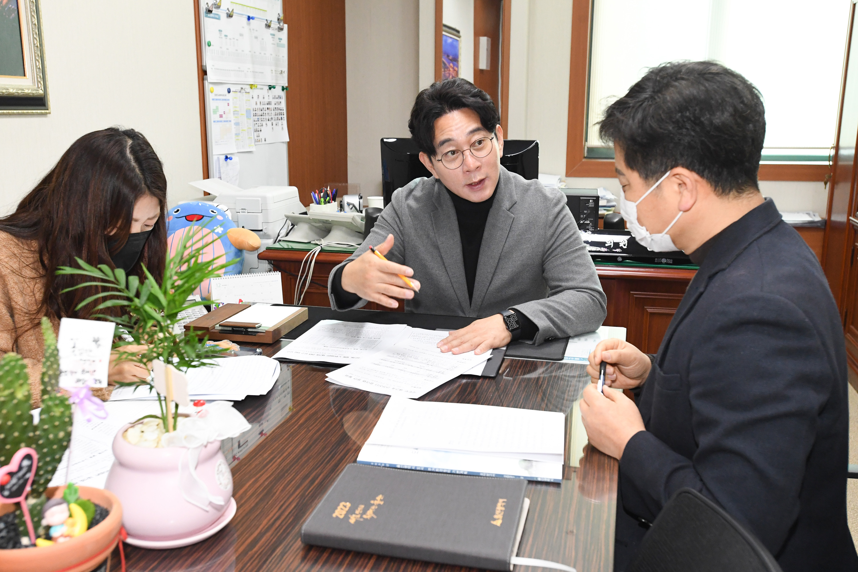 방인섭 의원(환경복지위원회 부위원장) 도심지역 재개발, 재건축 관련 건축주택과 업무협희1