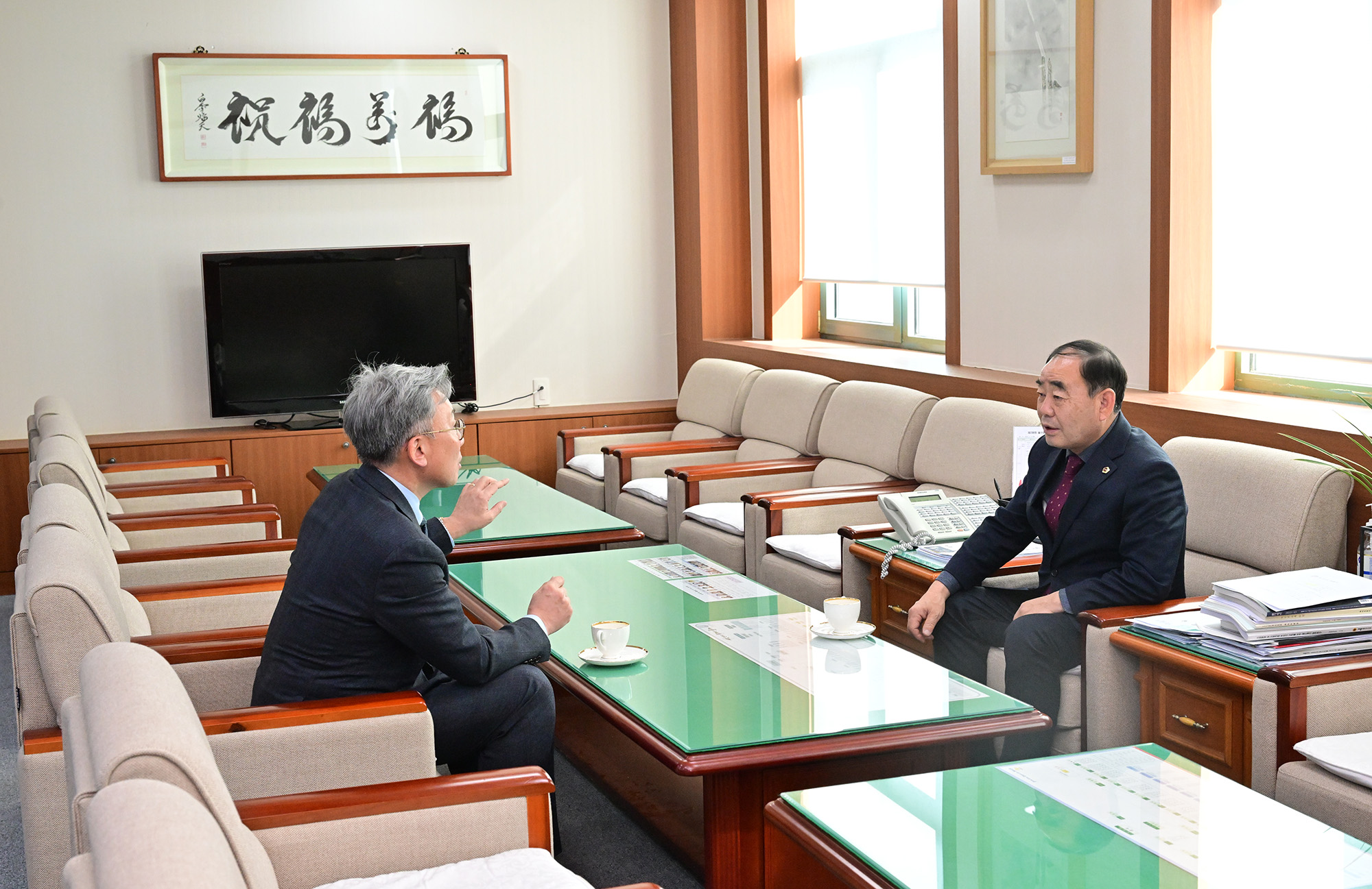 박철민 울산시 국제관계대사 의장실 내방2