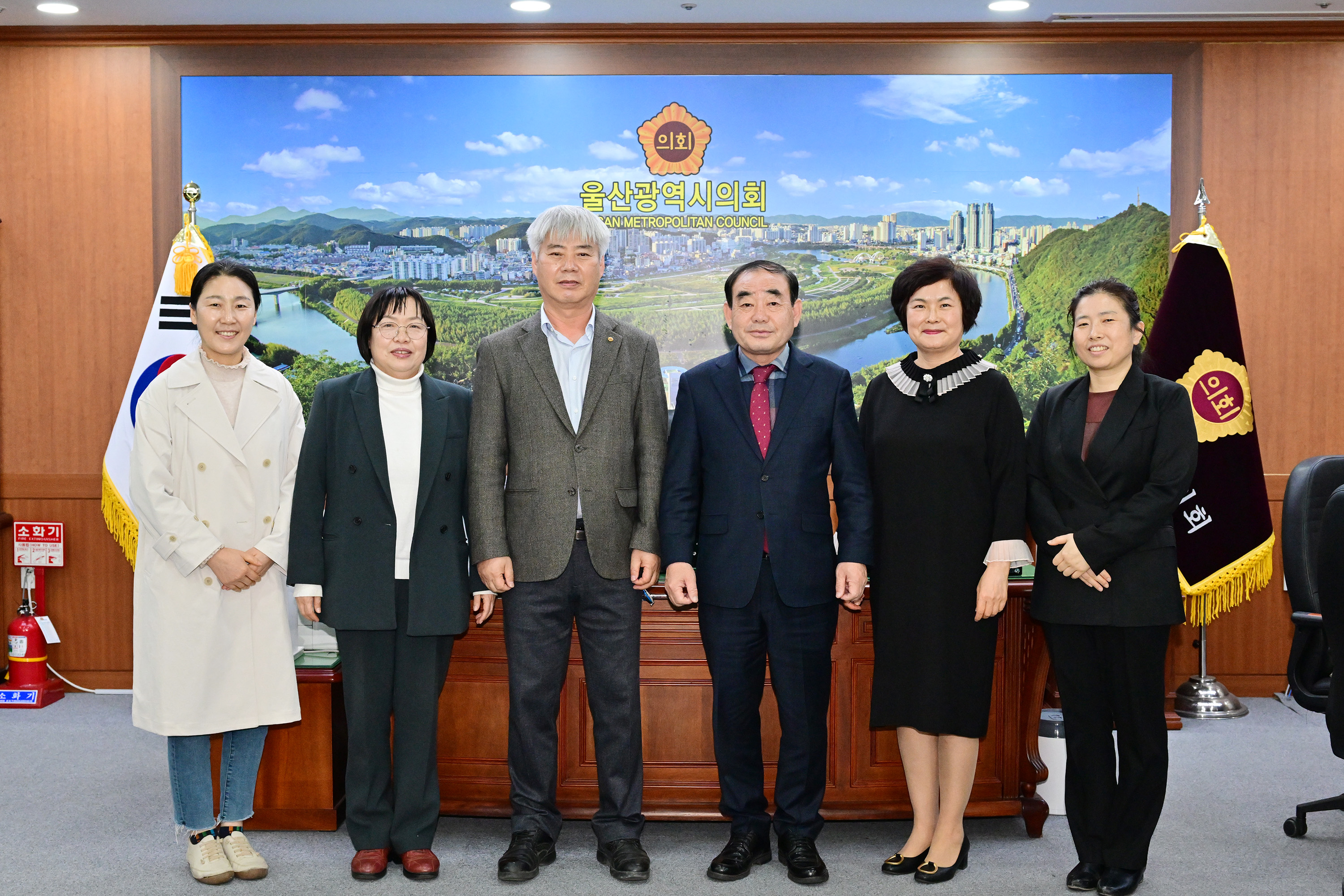 울산국학기공단체 임원진 의장실 내방4