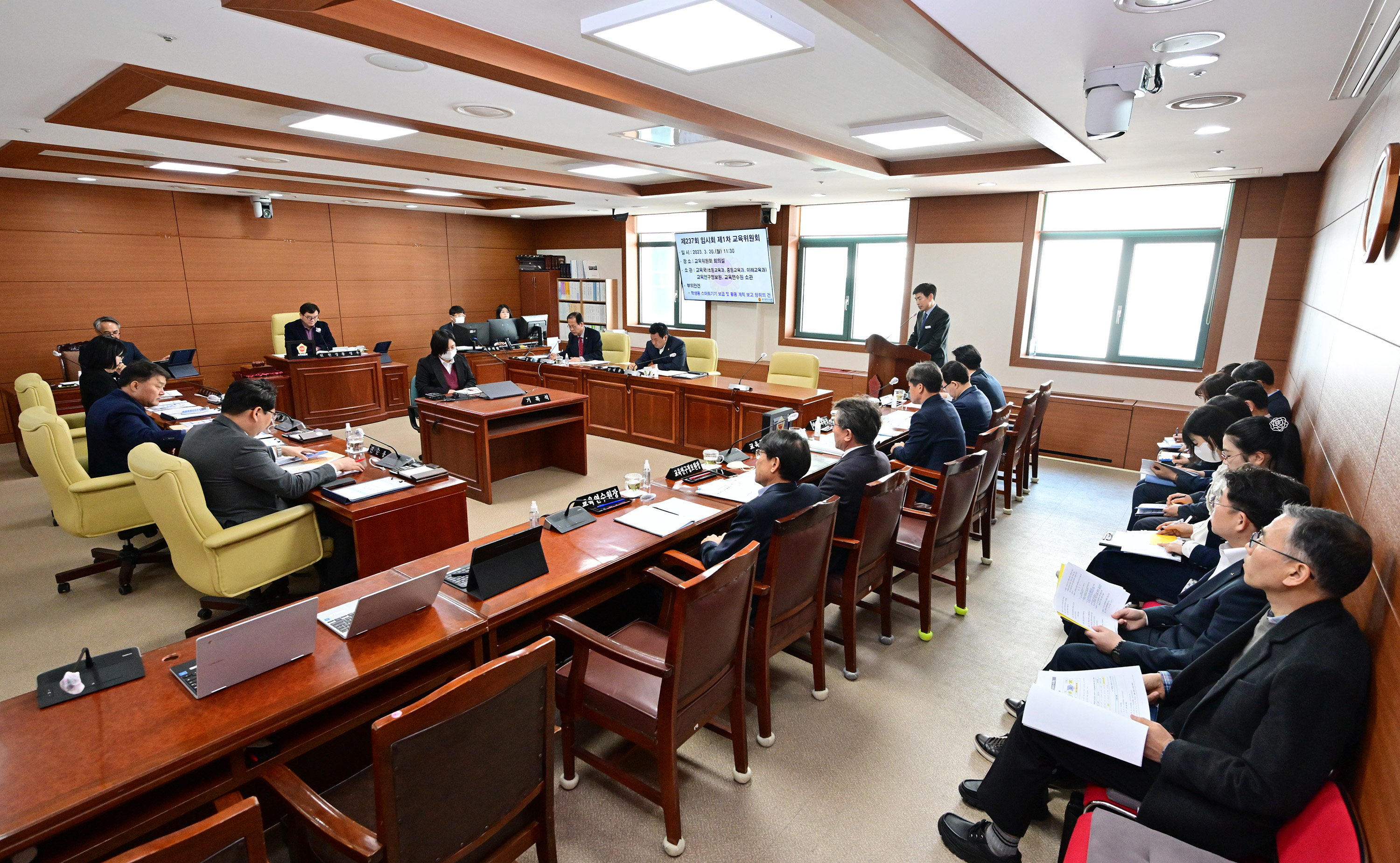 교육위원회, 교육국 소관 학생용 스마트기기 보급 및 활용 계획 보고 청취3