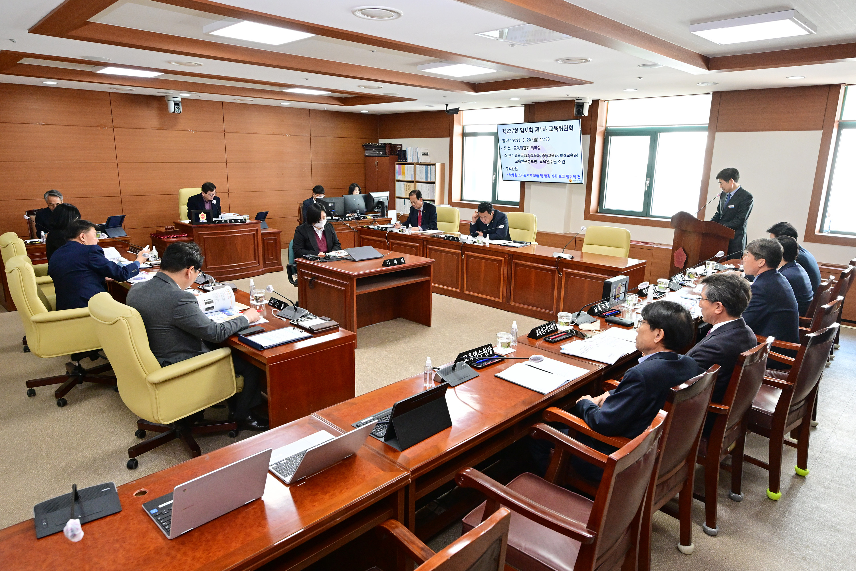 교육위원회, 교육국 소관 학생용 스마트기기 보급 및 활용 계획 보고 청취4