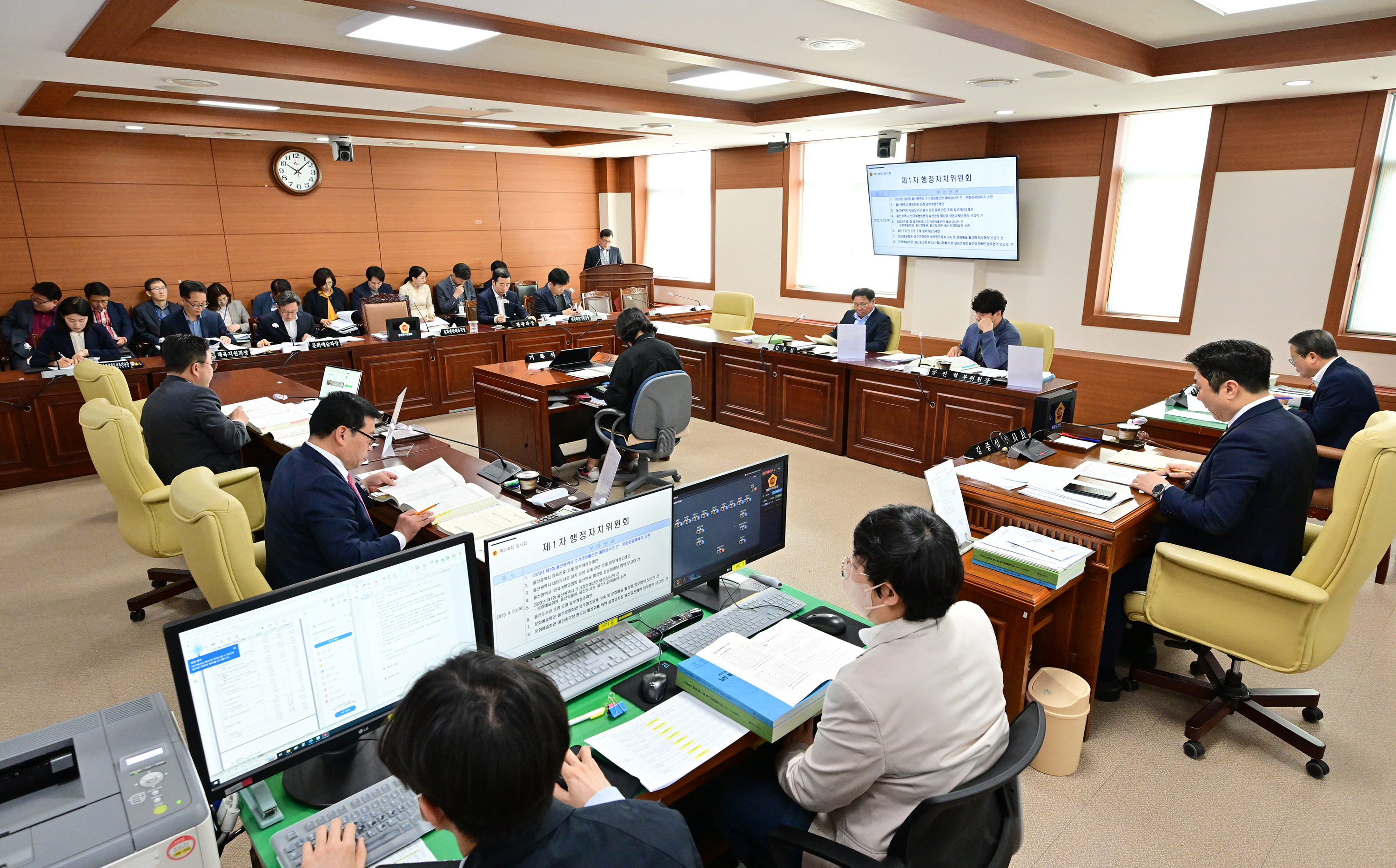 행정자치위원회, 추가경정예산안 예비심사 및 각종안건 심사6